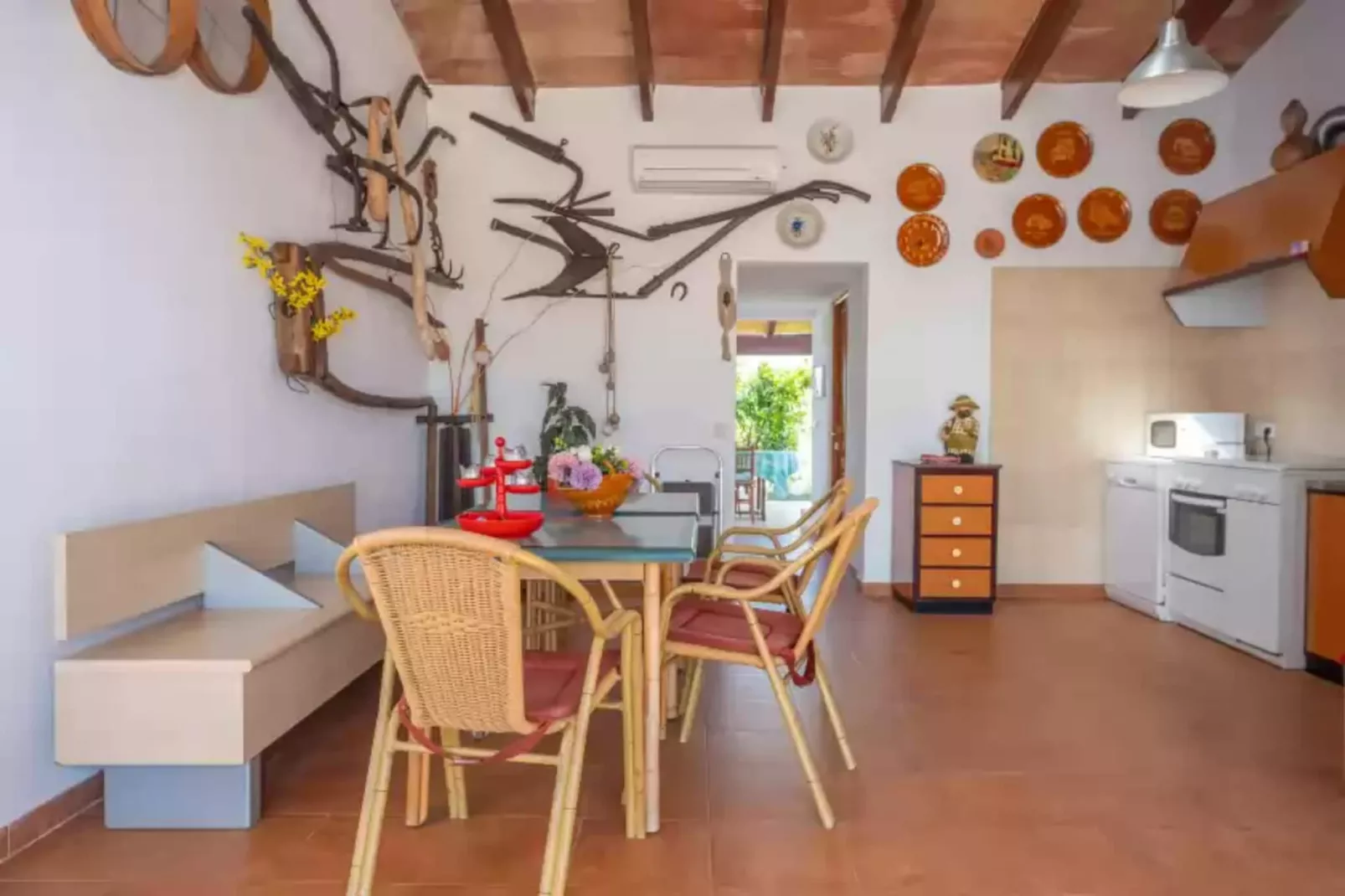 Can Pintat (llubÍ)-Dining room