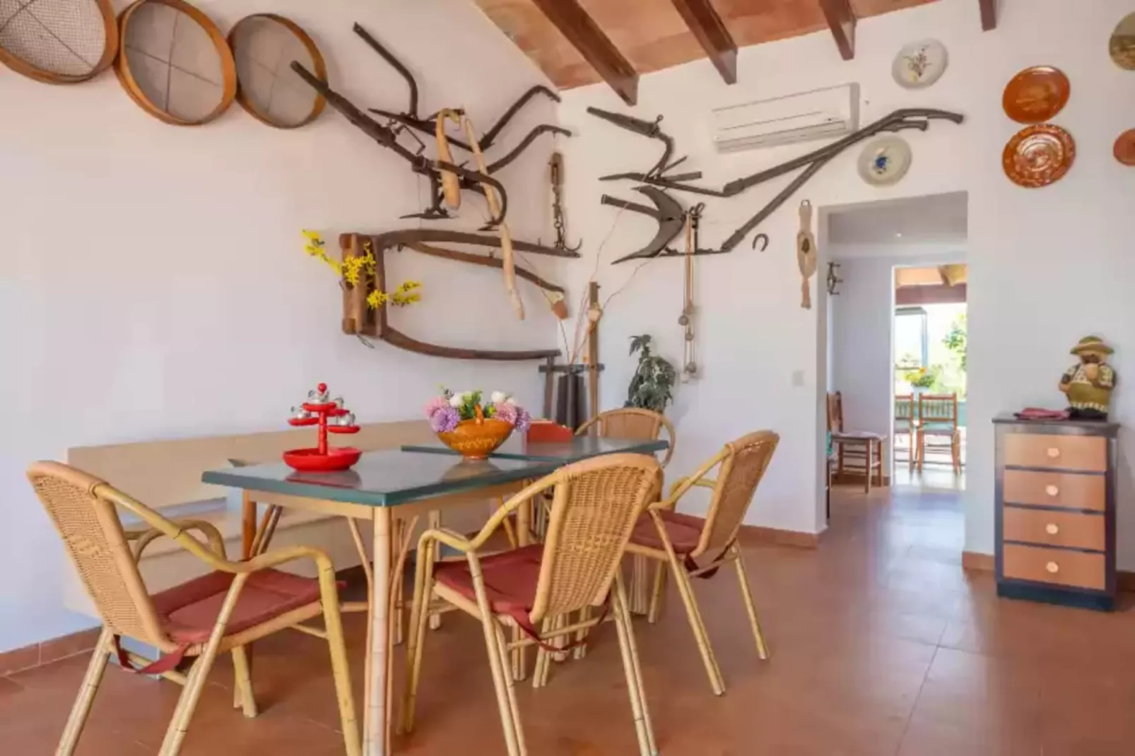 Can Pintat (llubÍ)-Dining room
