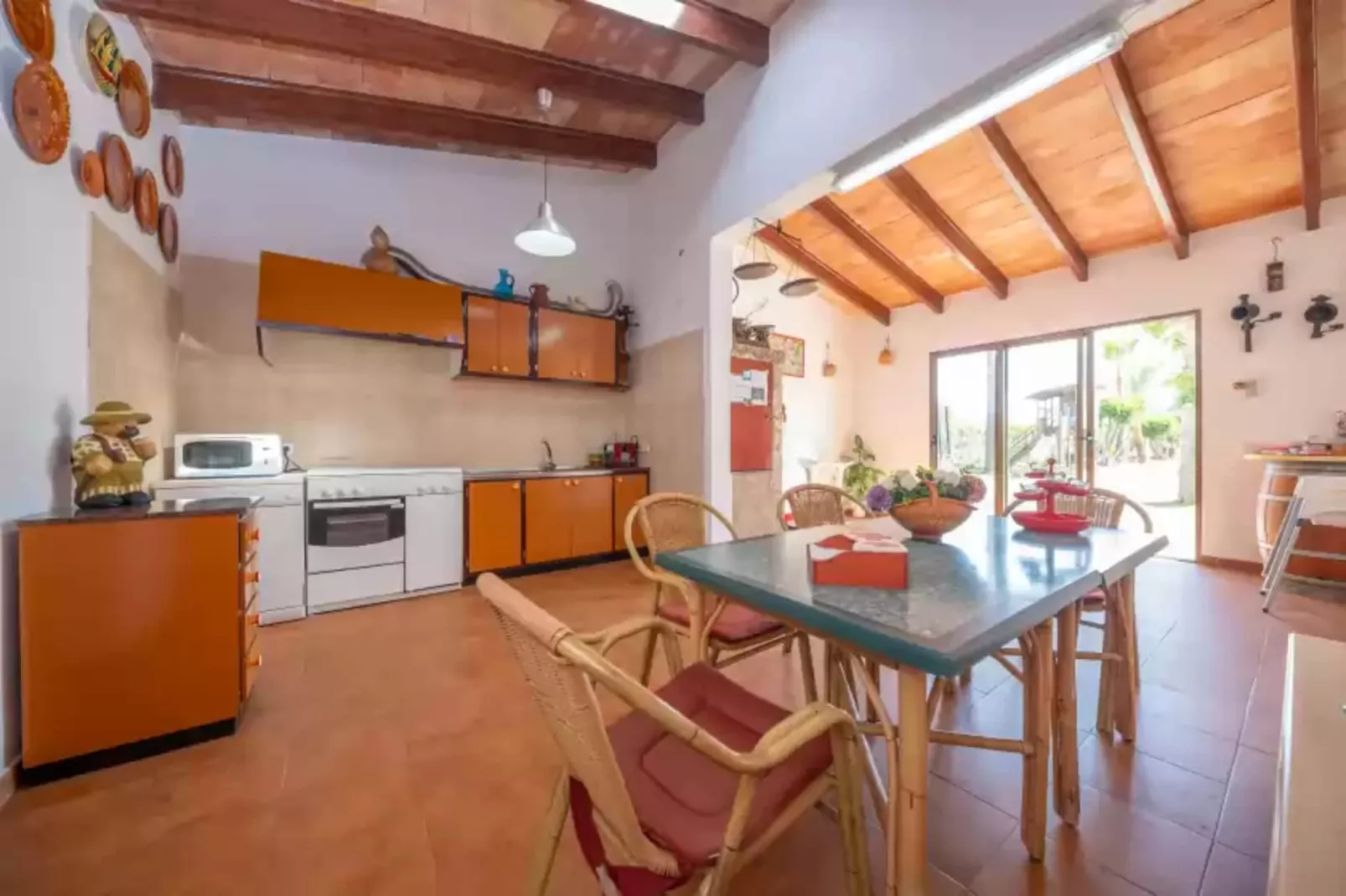 Can Pintat (llubÍ)-Dining room