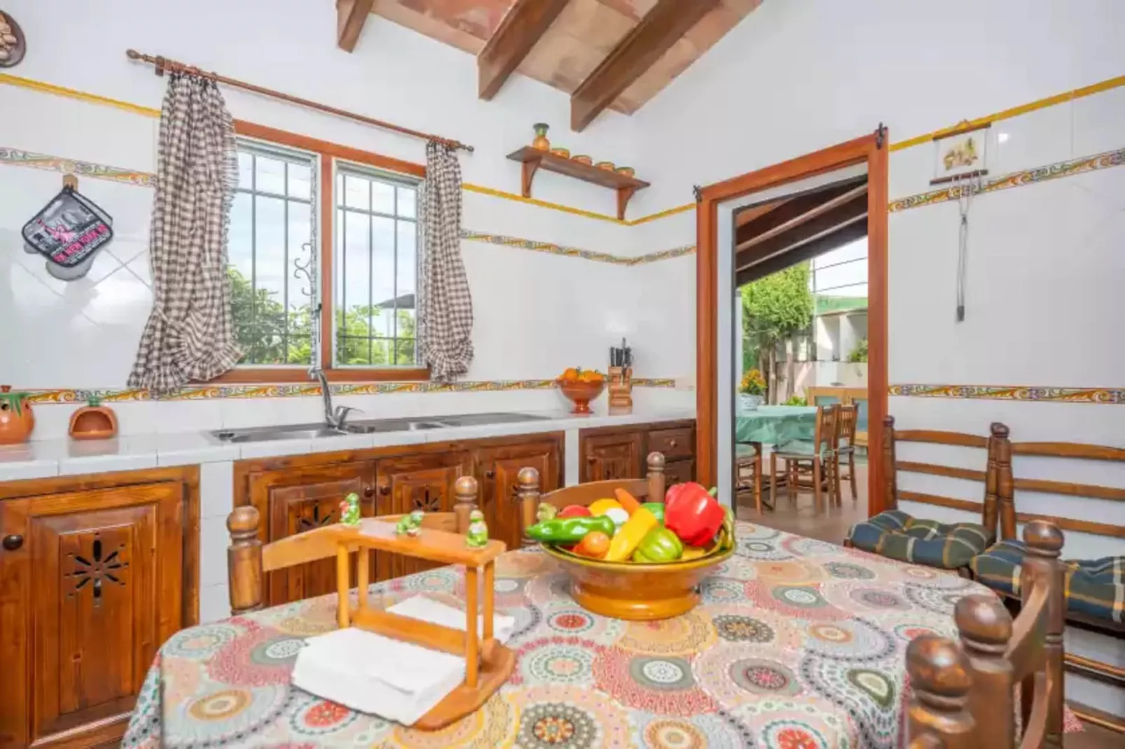 Can Pintat (llubÍ)-Dining room