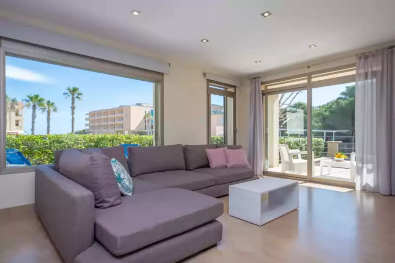 Antonia-Living room