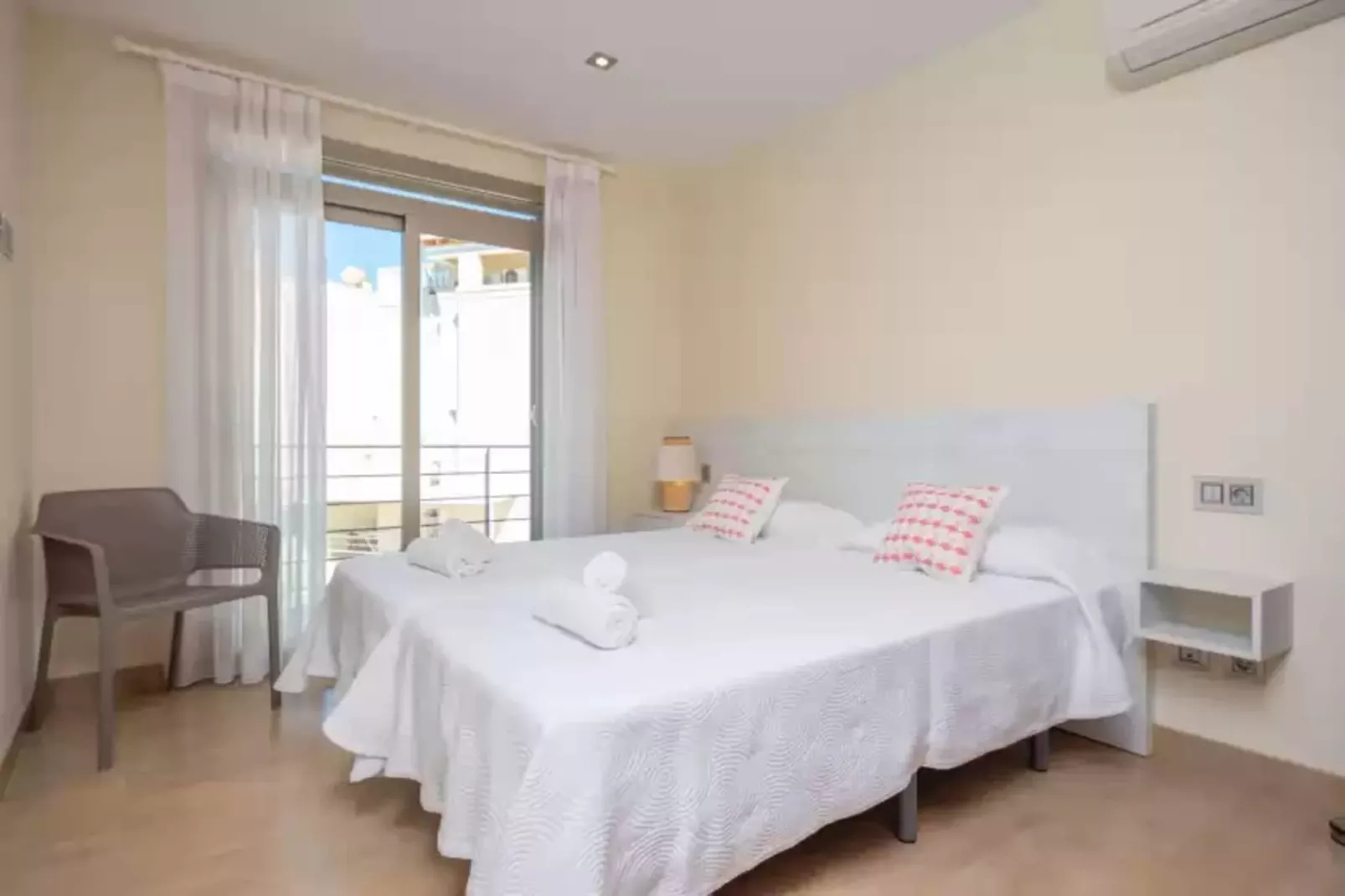 Antonia-Bedroom