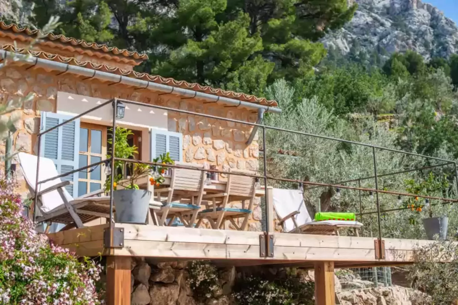 Els Abats-Exterior summer