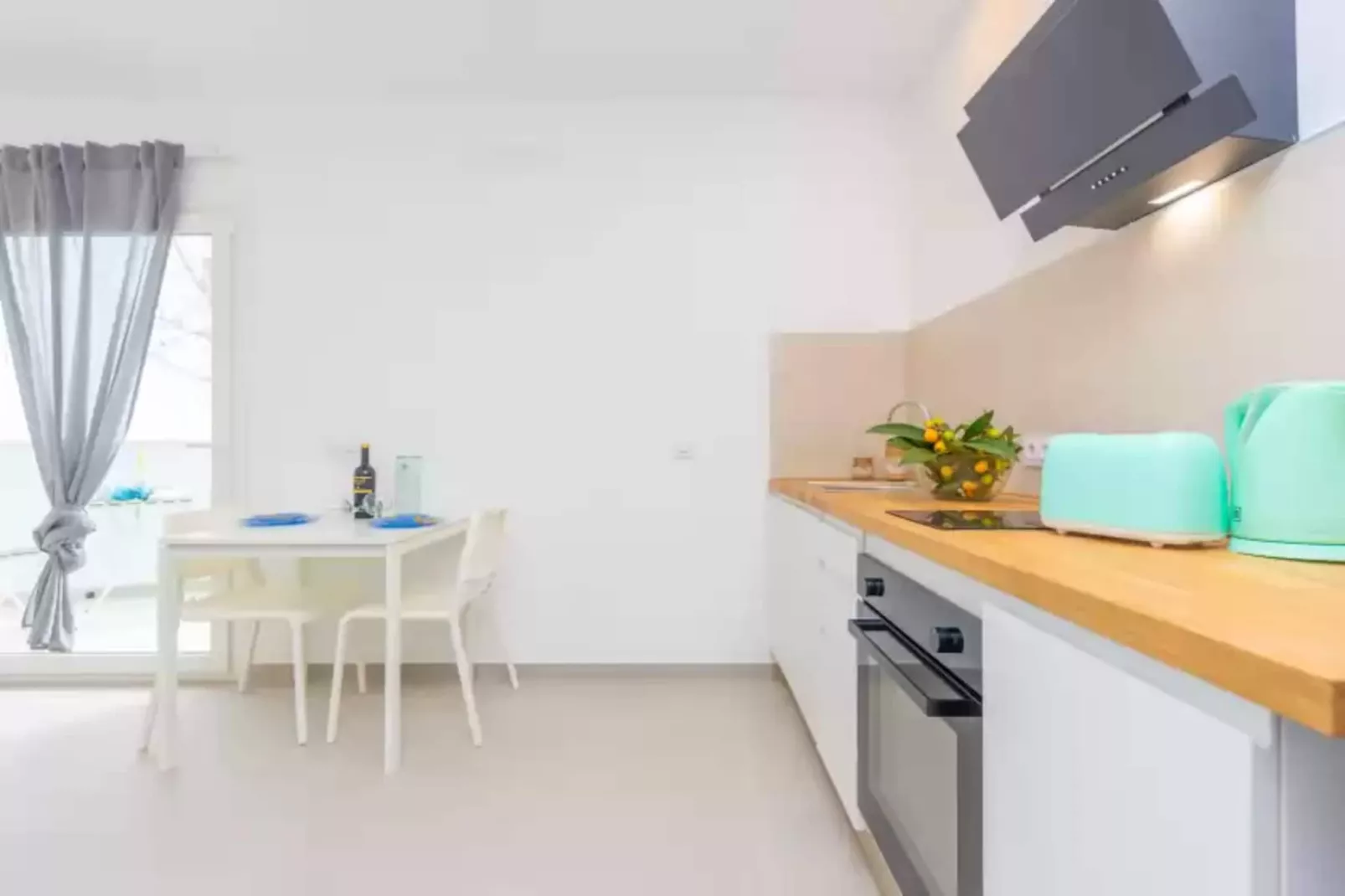 Hugo 1-Dining room