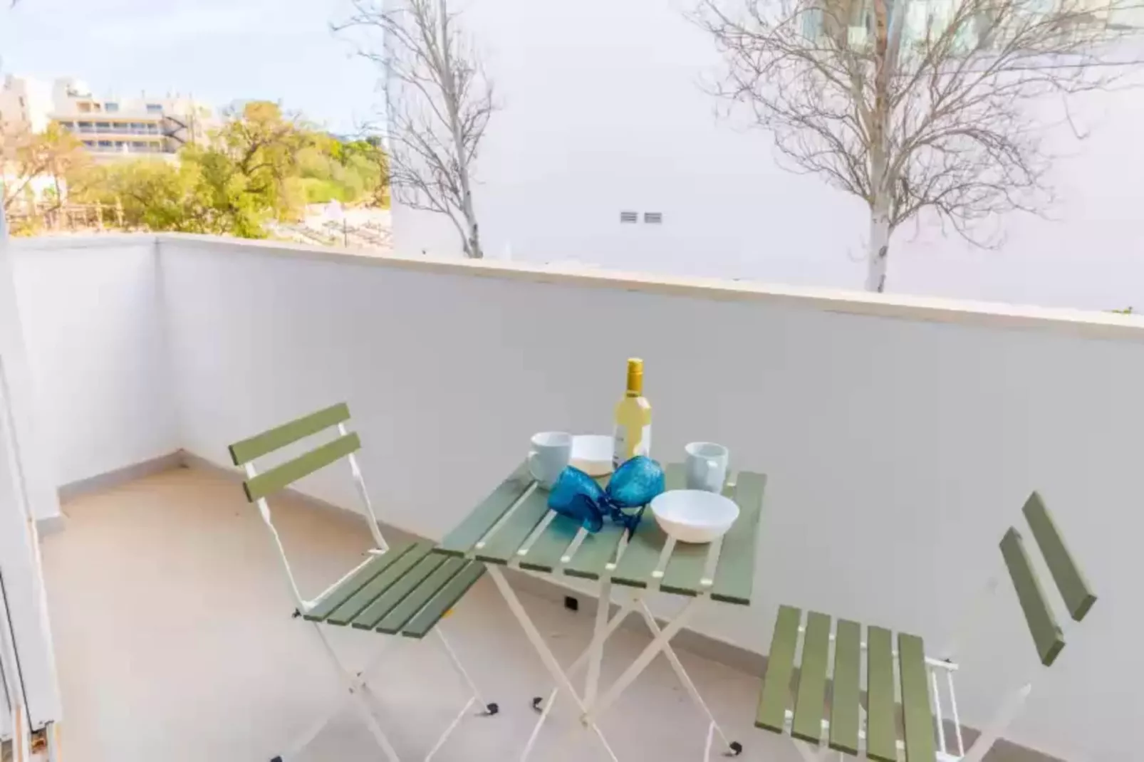 Hugo 1-Terrace balcony