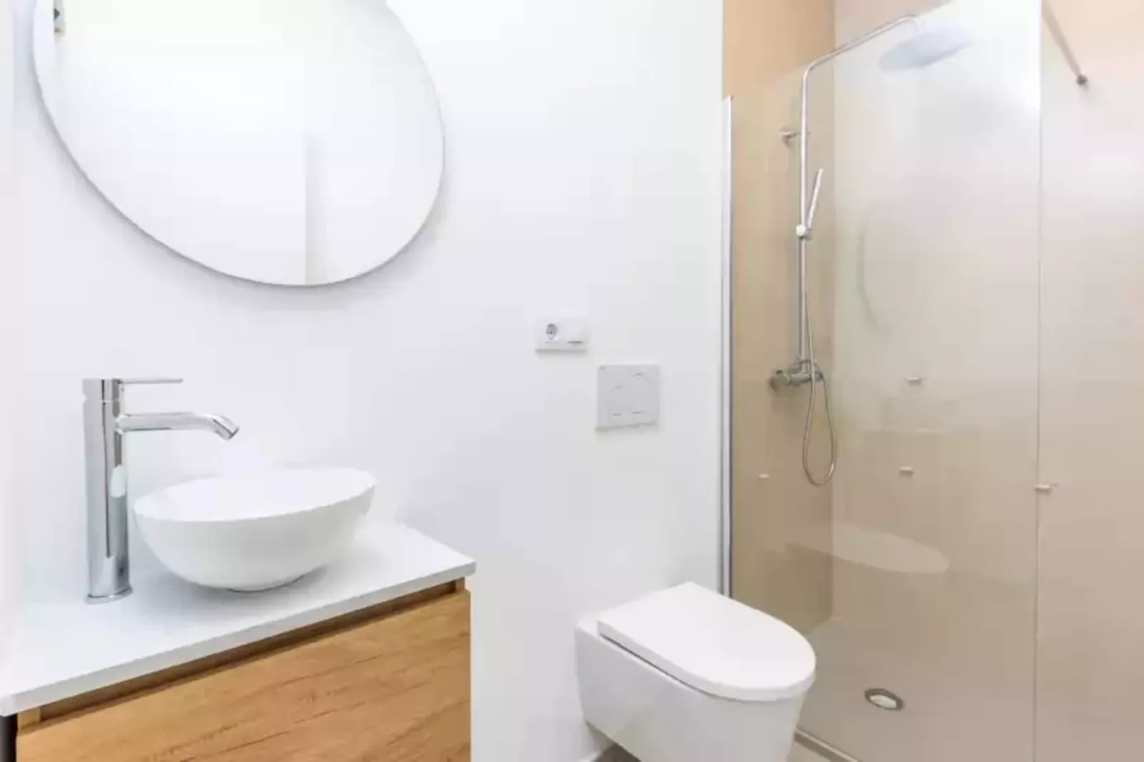 Hugo 2-Bathroom