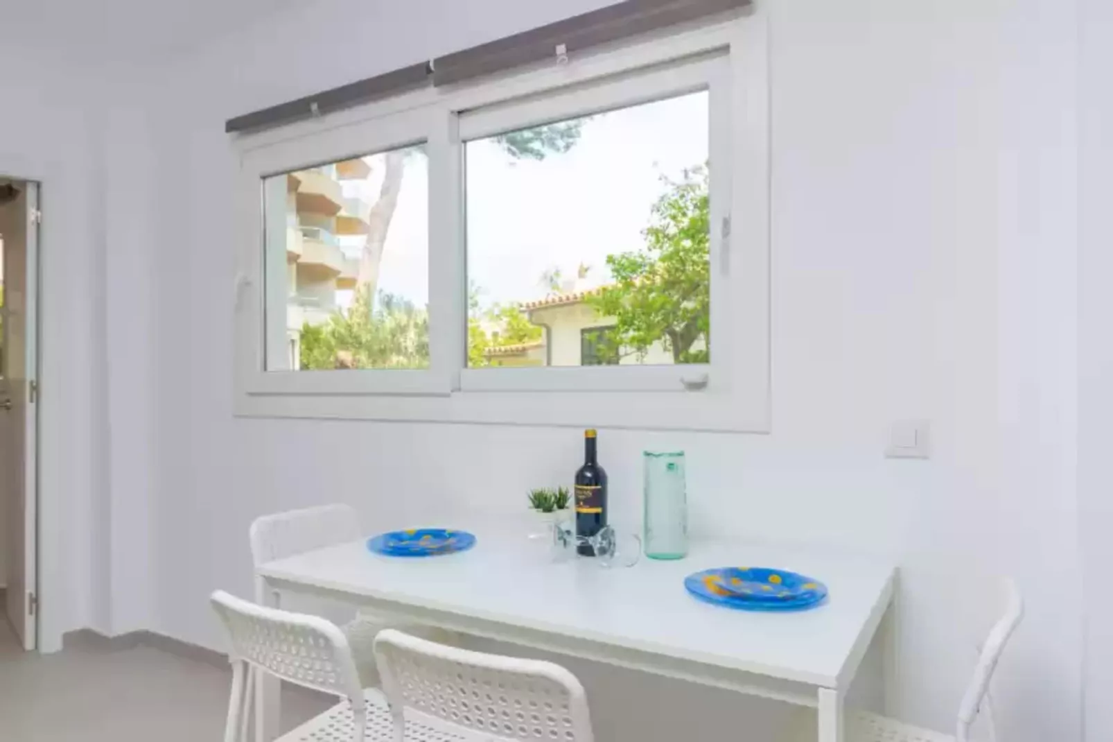 Aroa 2-Dining room