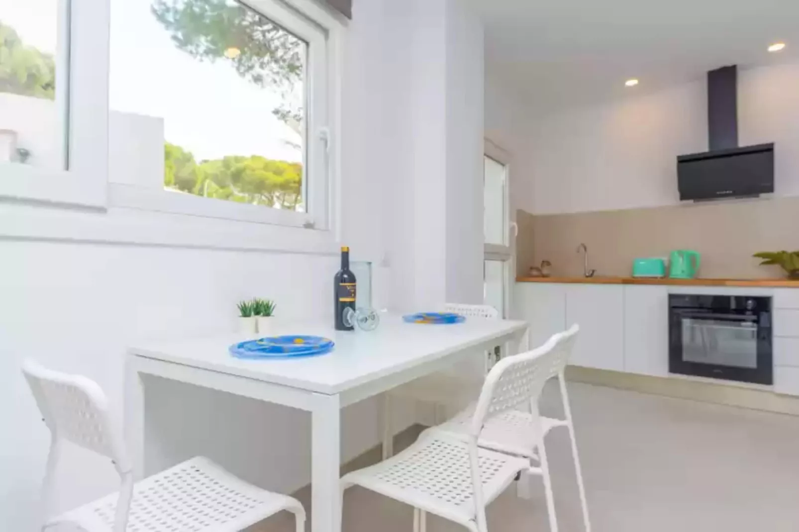 Aroa 2-Dining room