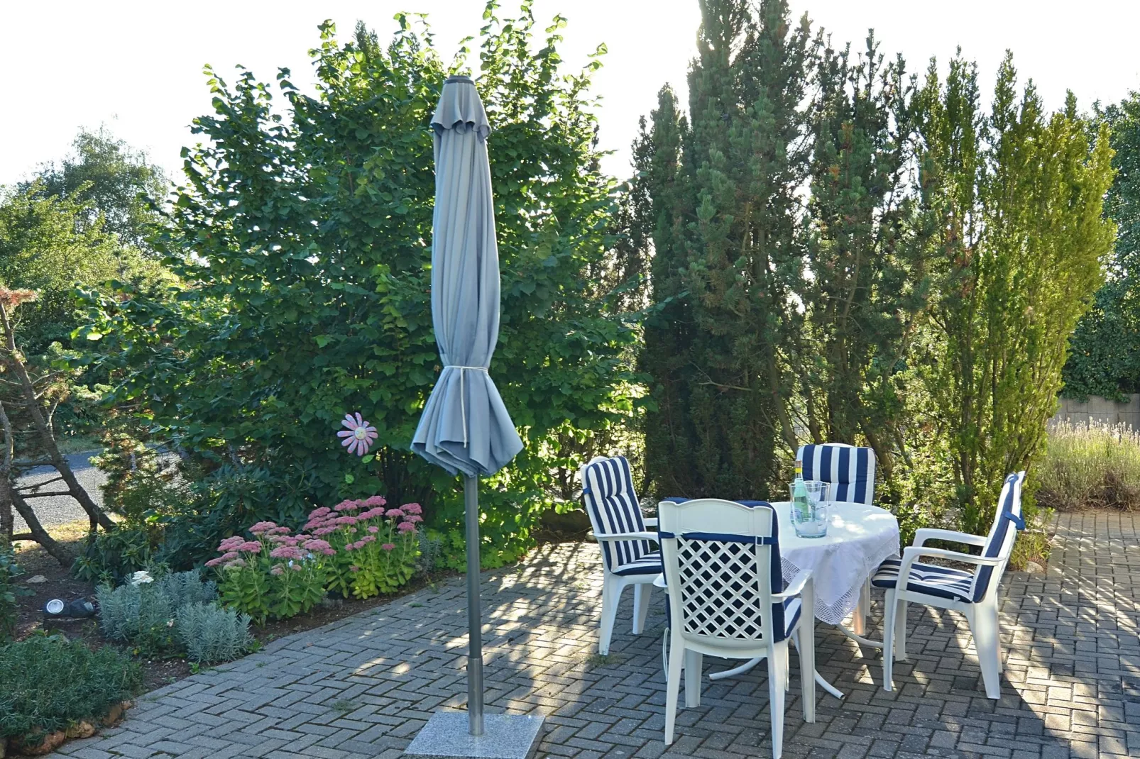 Knüllblick II-Gardens summer