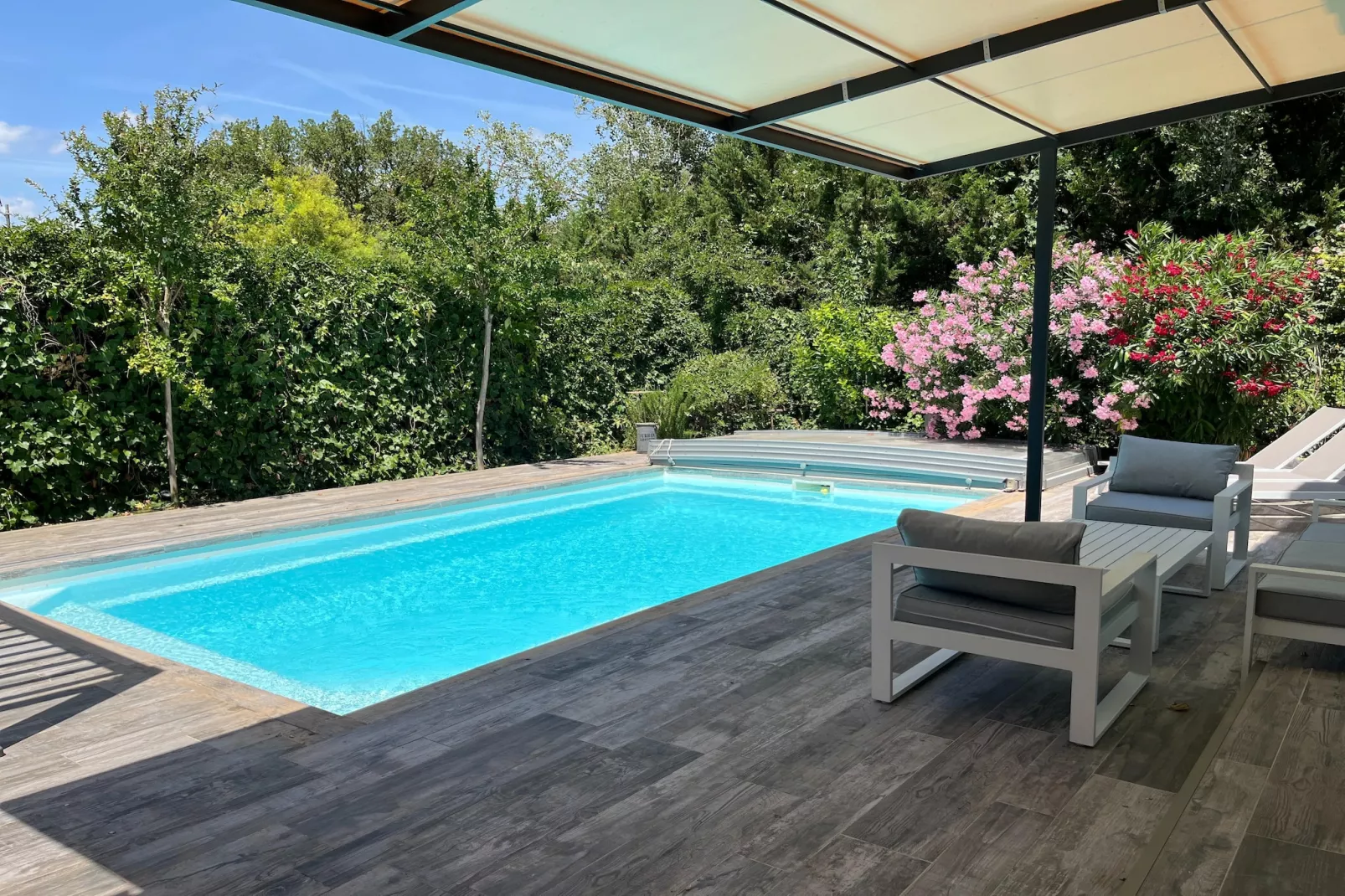Elja Les Acacias-Pool