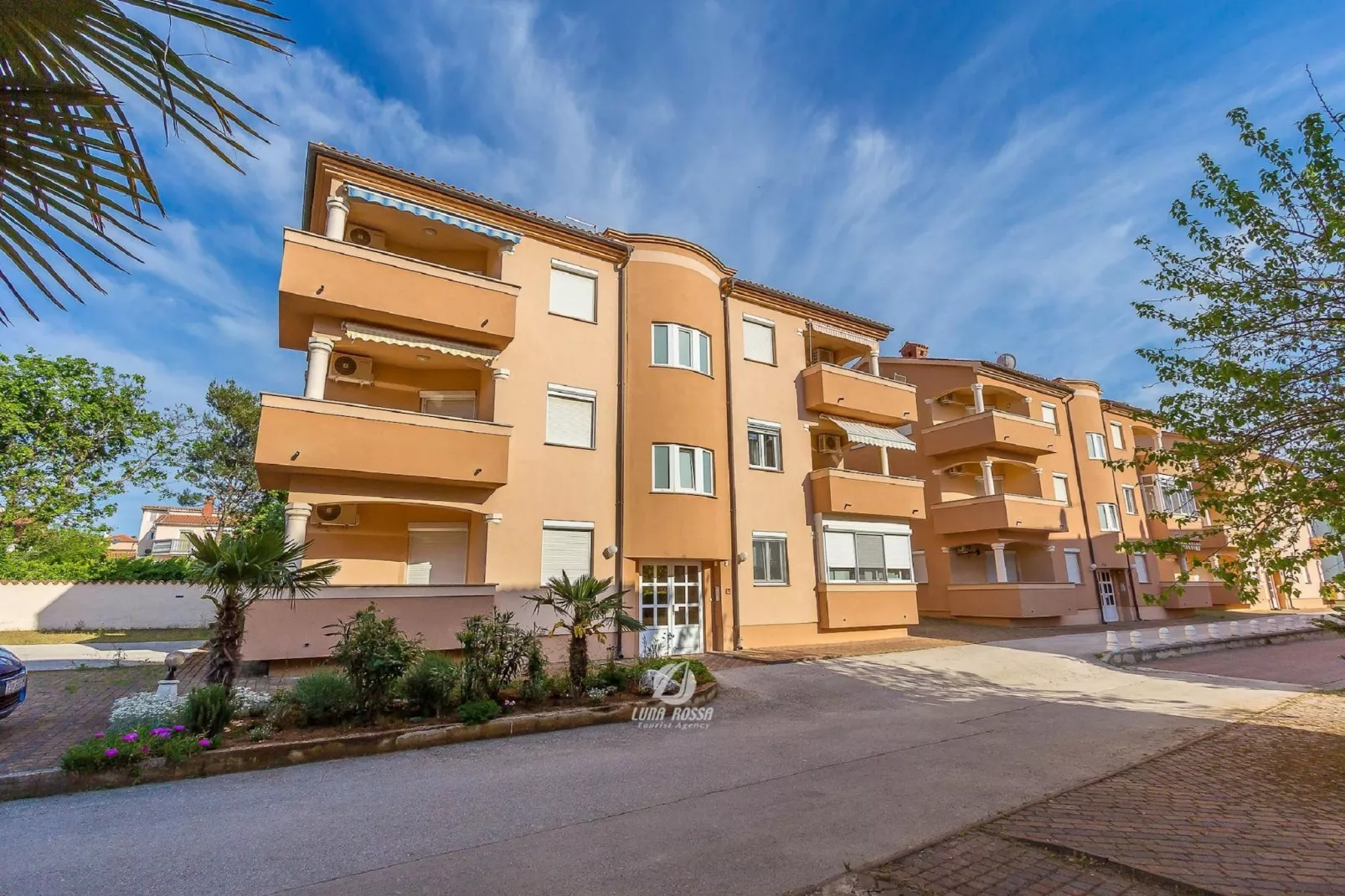 Apartment Cvita-Exterior summer