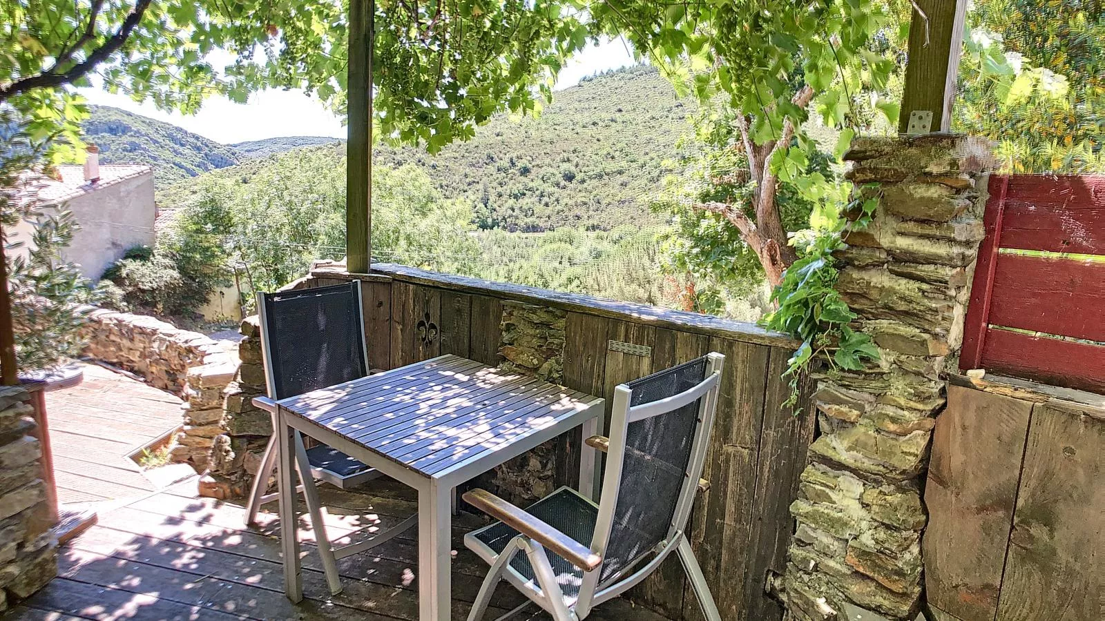 Lauriers-Terrace balcony
