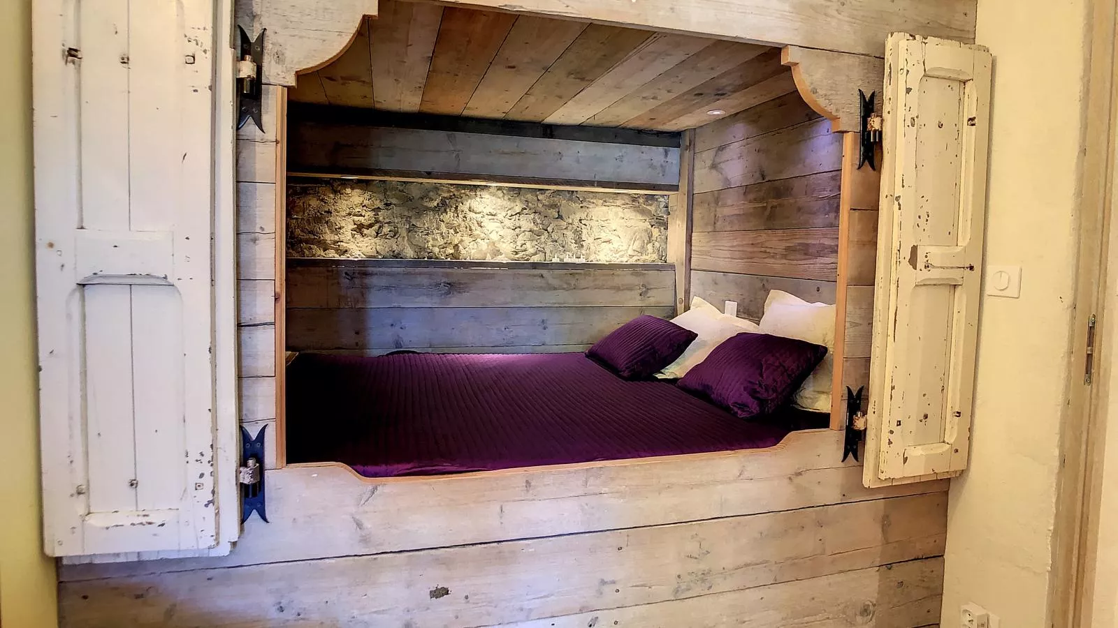 Lauriers-Bedroom