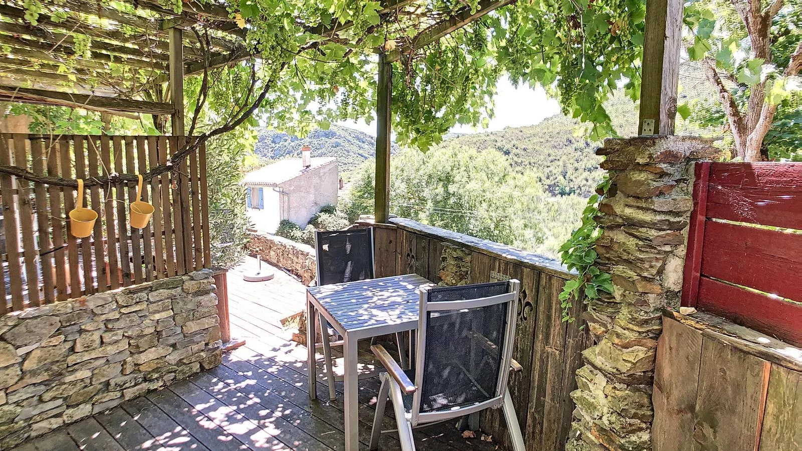 Lauriers-Terrace balcony