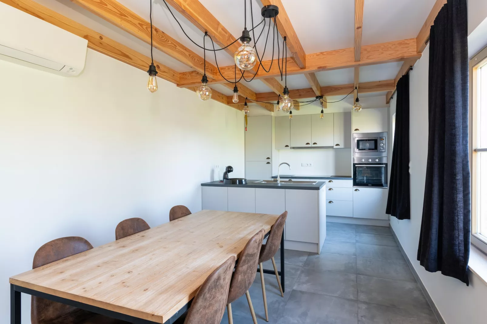 W14-Dining room