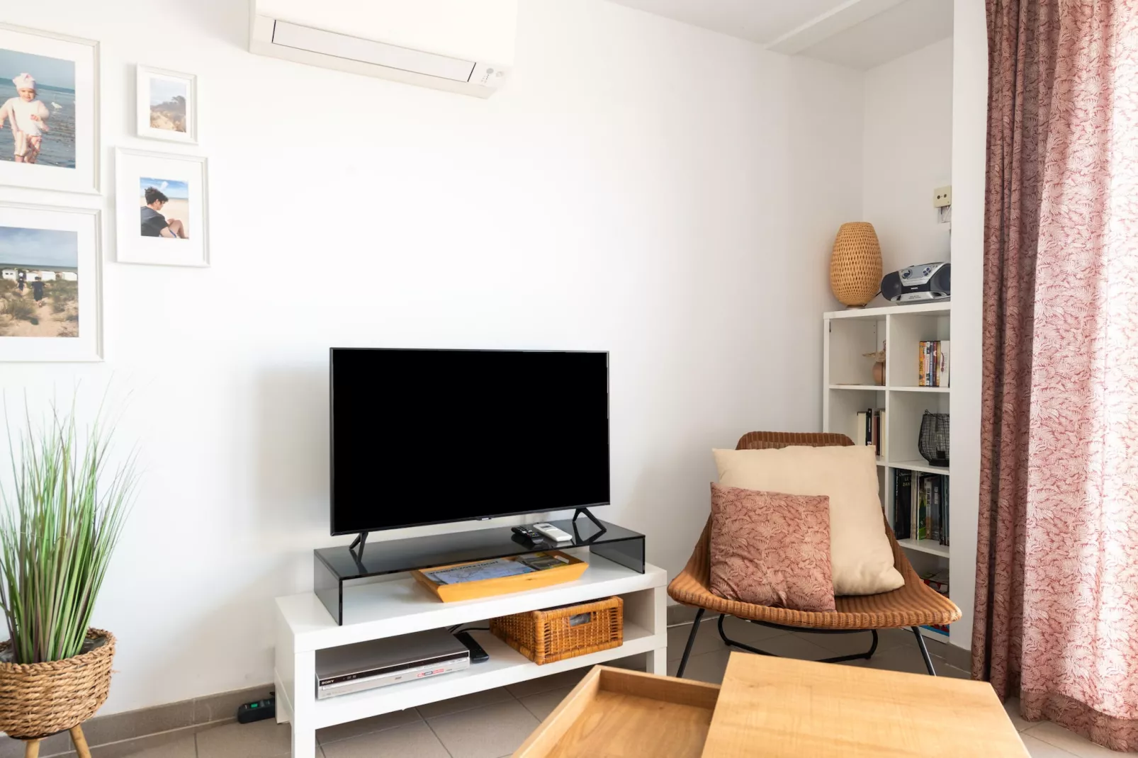 WH36-Living room