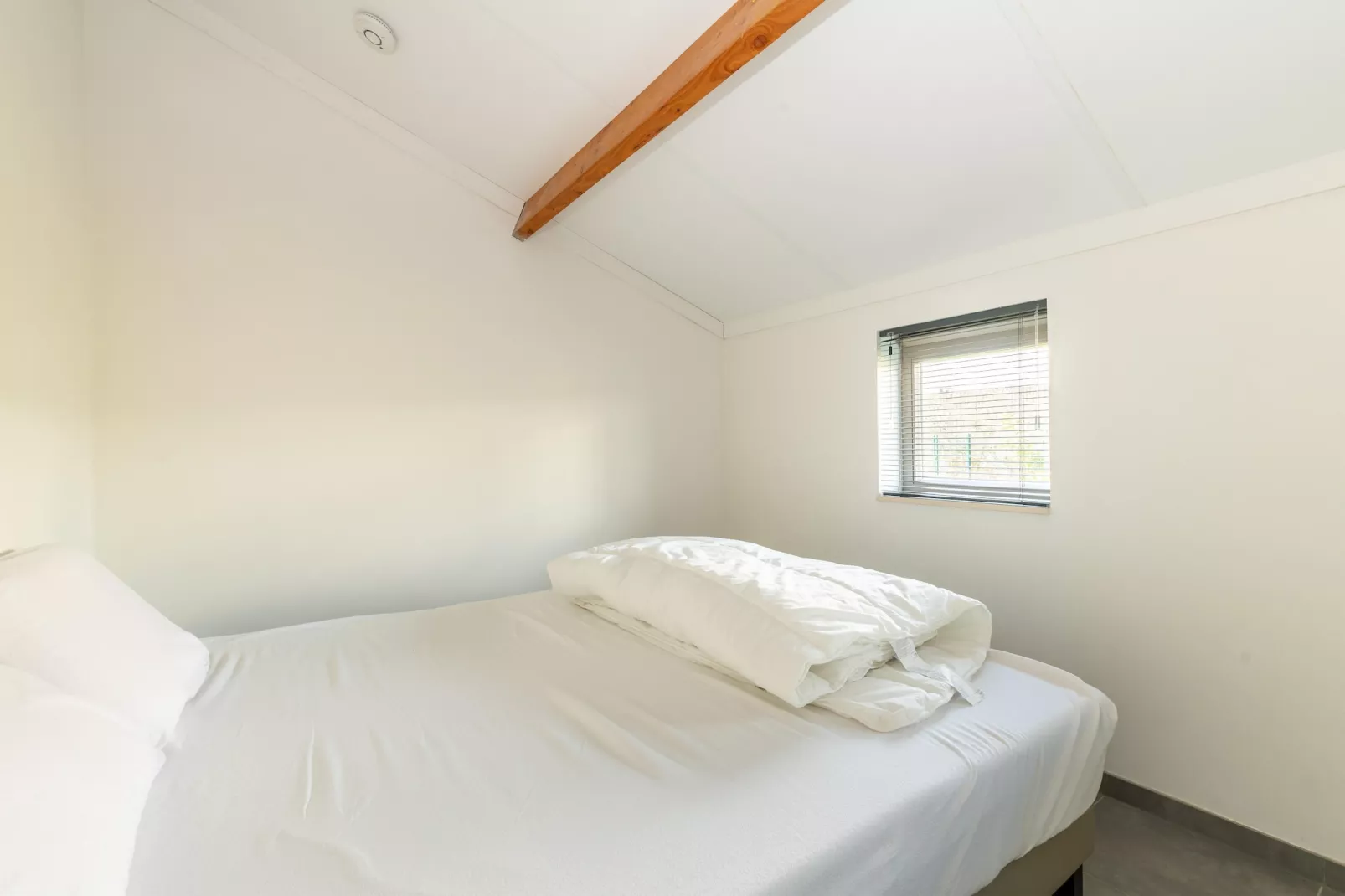 W74-Bedroom