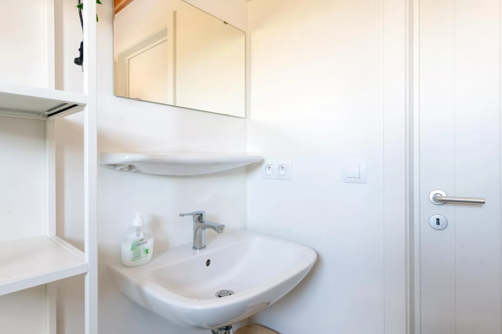 W89-Bathroom