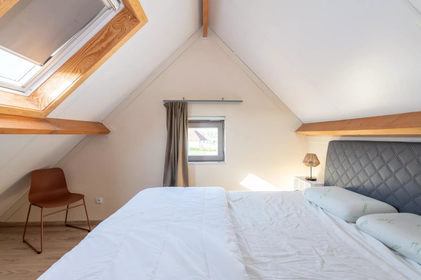 WH12-Bedroom
