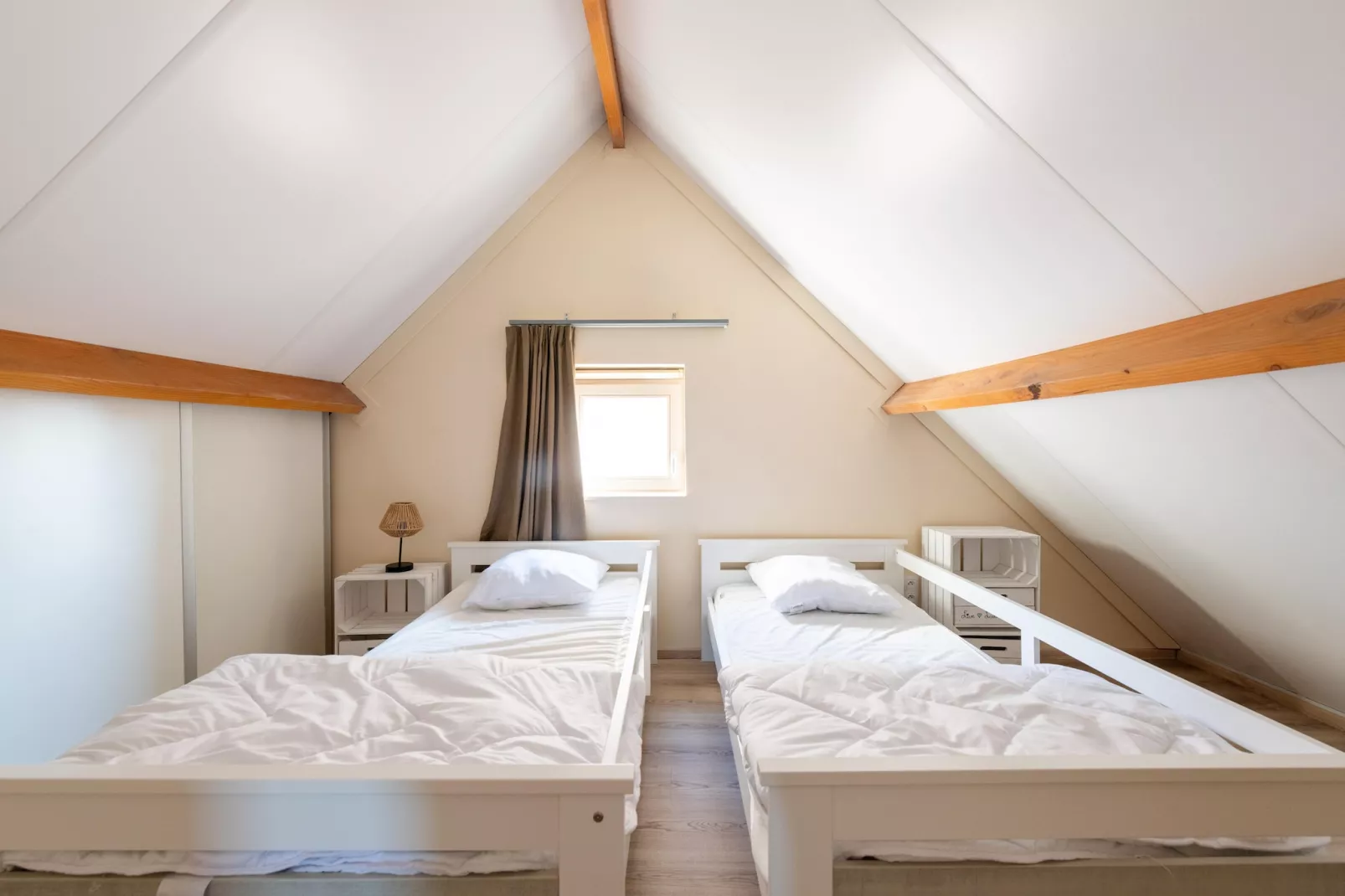 WH12-Bedroom