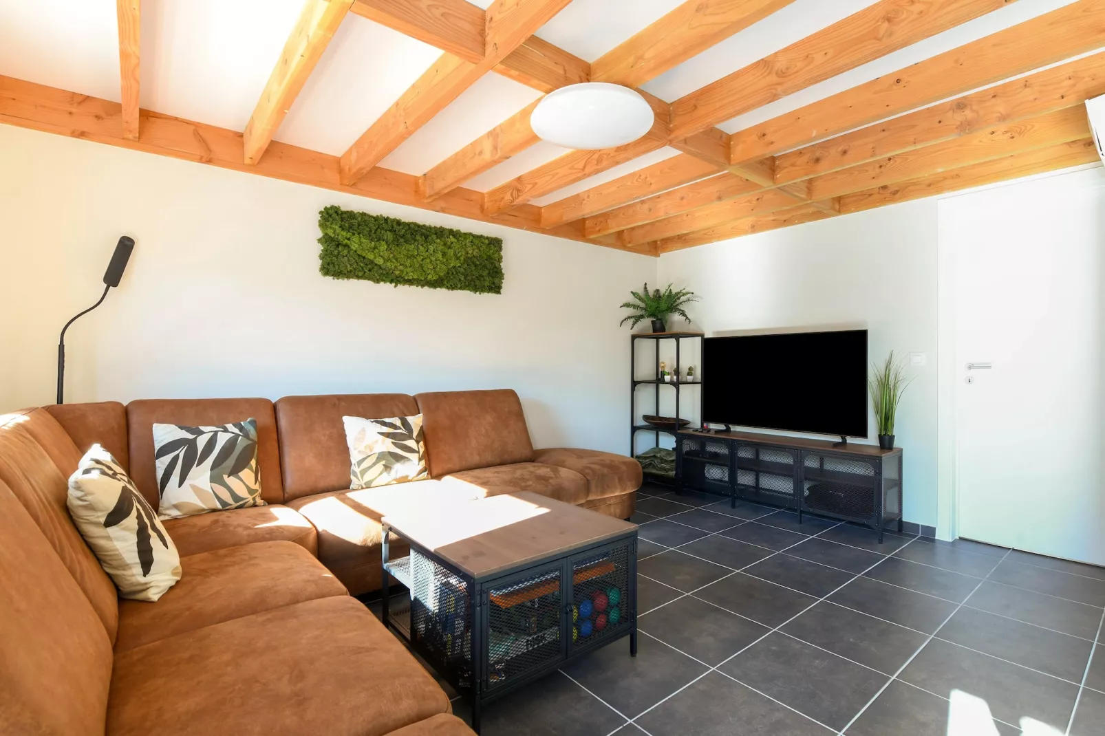 WH2/53-Living room