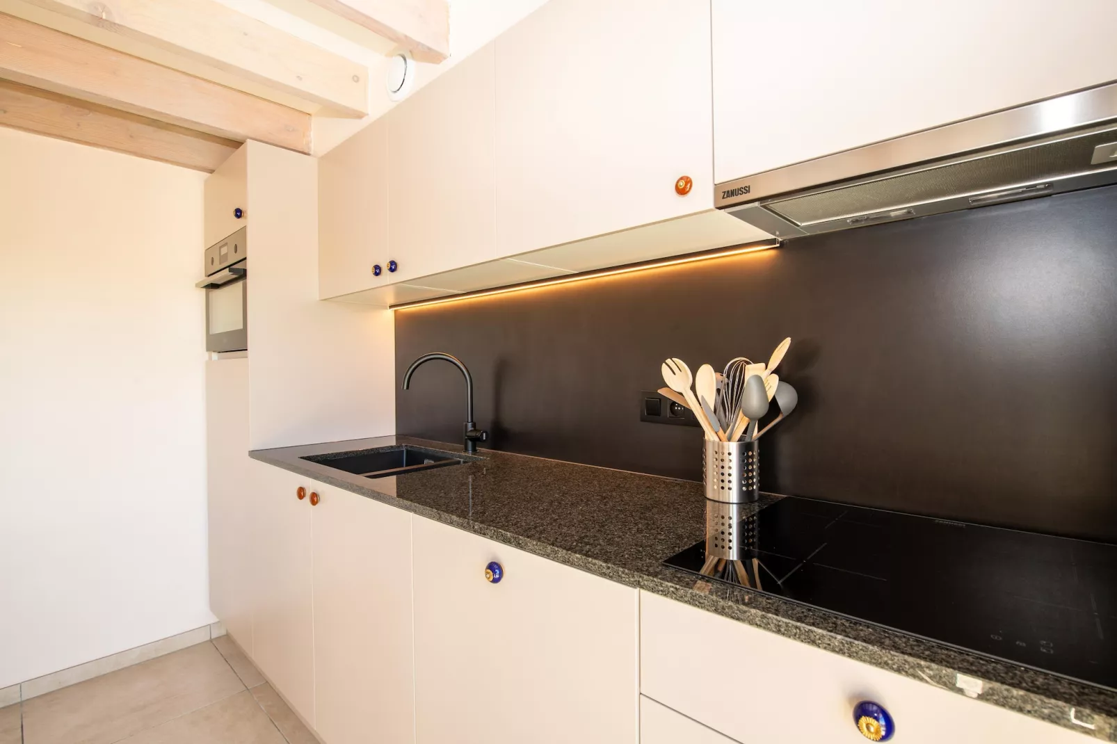 WH2/42-Kitchen