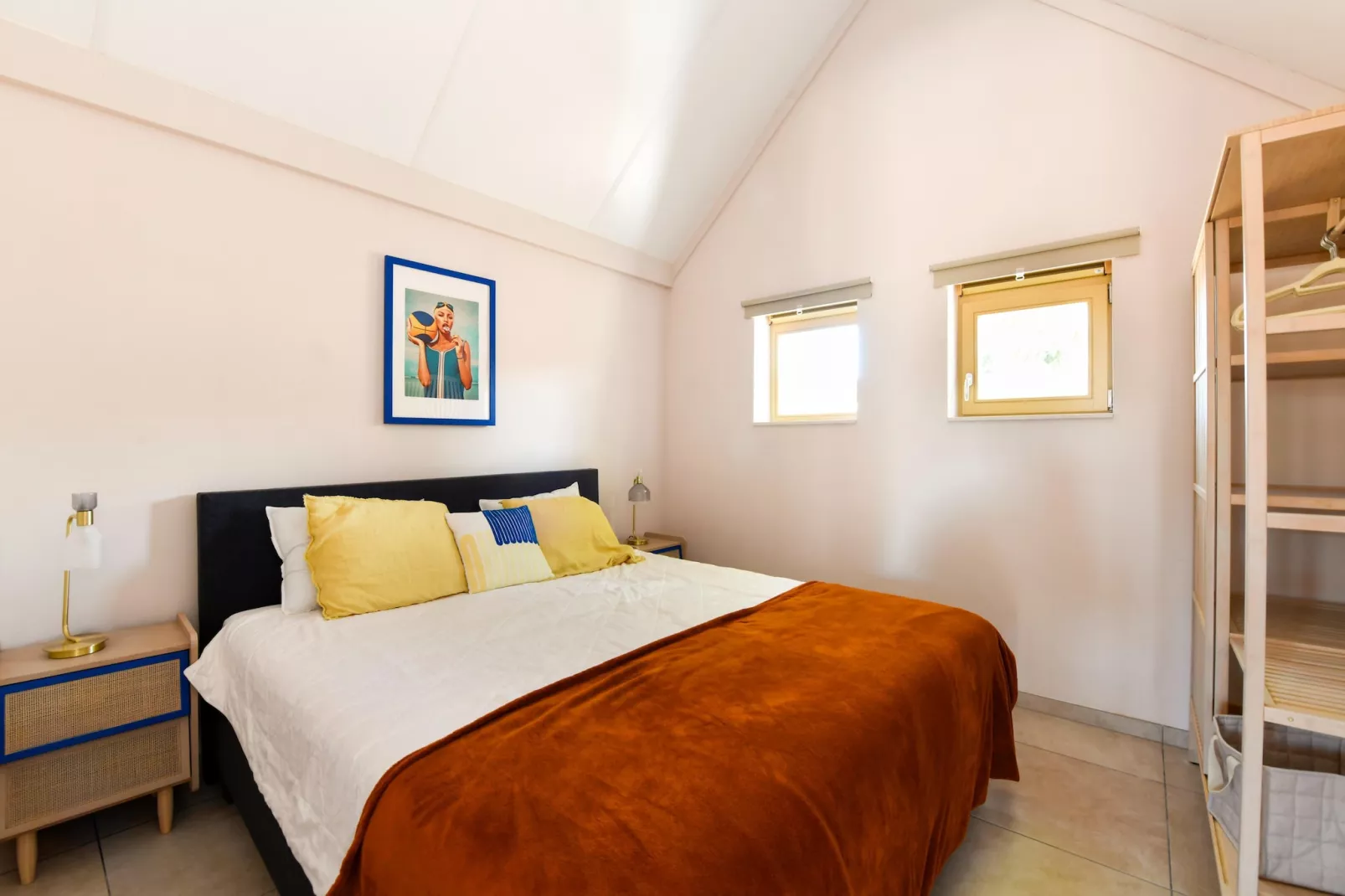 WH2/42-Bedroom