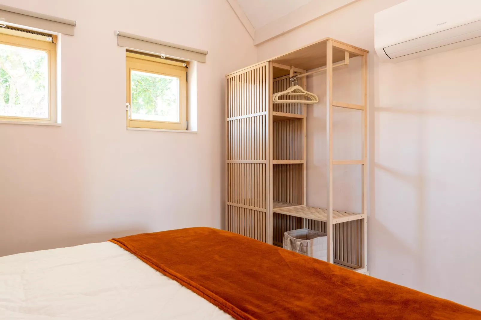 WH2/42-Bedroom