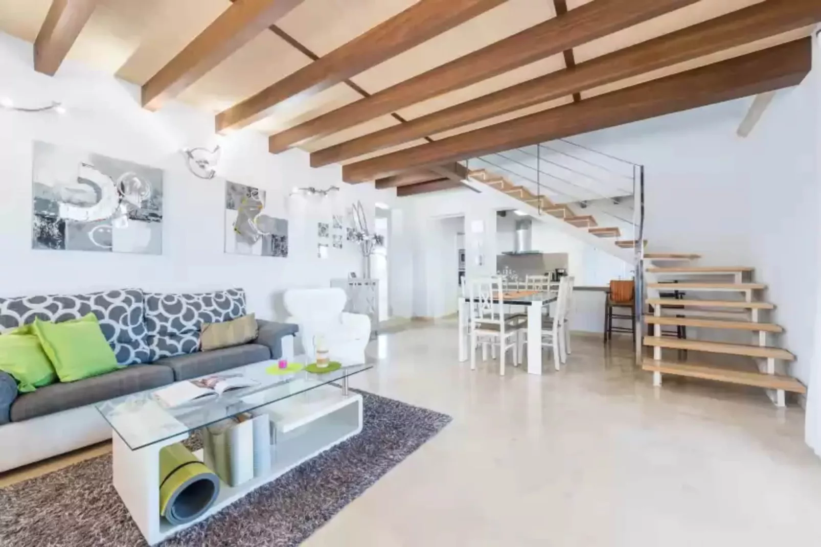 Can Brivo-Living room