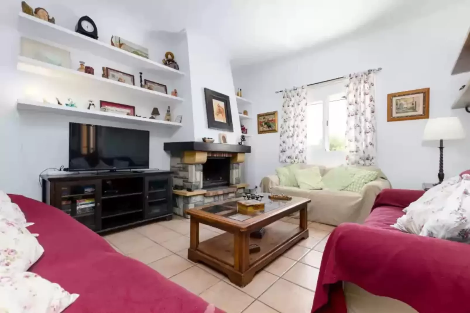Na Poram-Living room