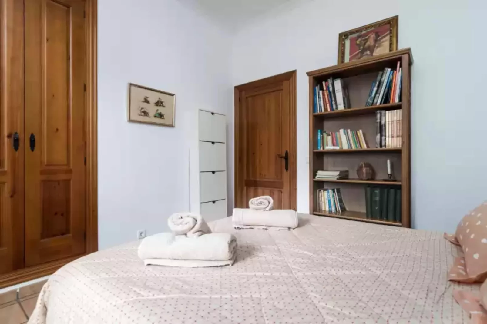 Na Poram-Living room