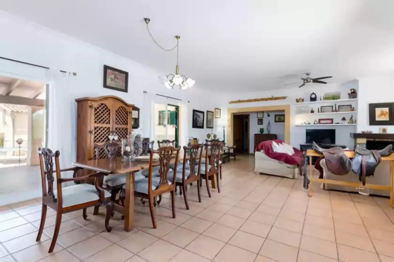 Na Poram-Dining room