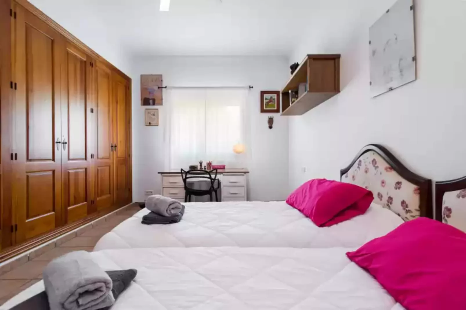 Na Poram-Bedroom