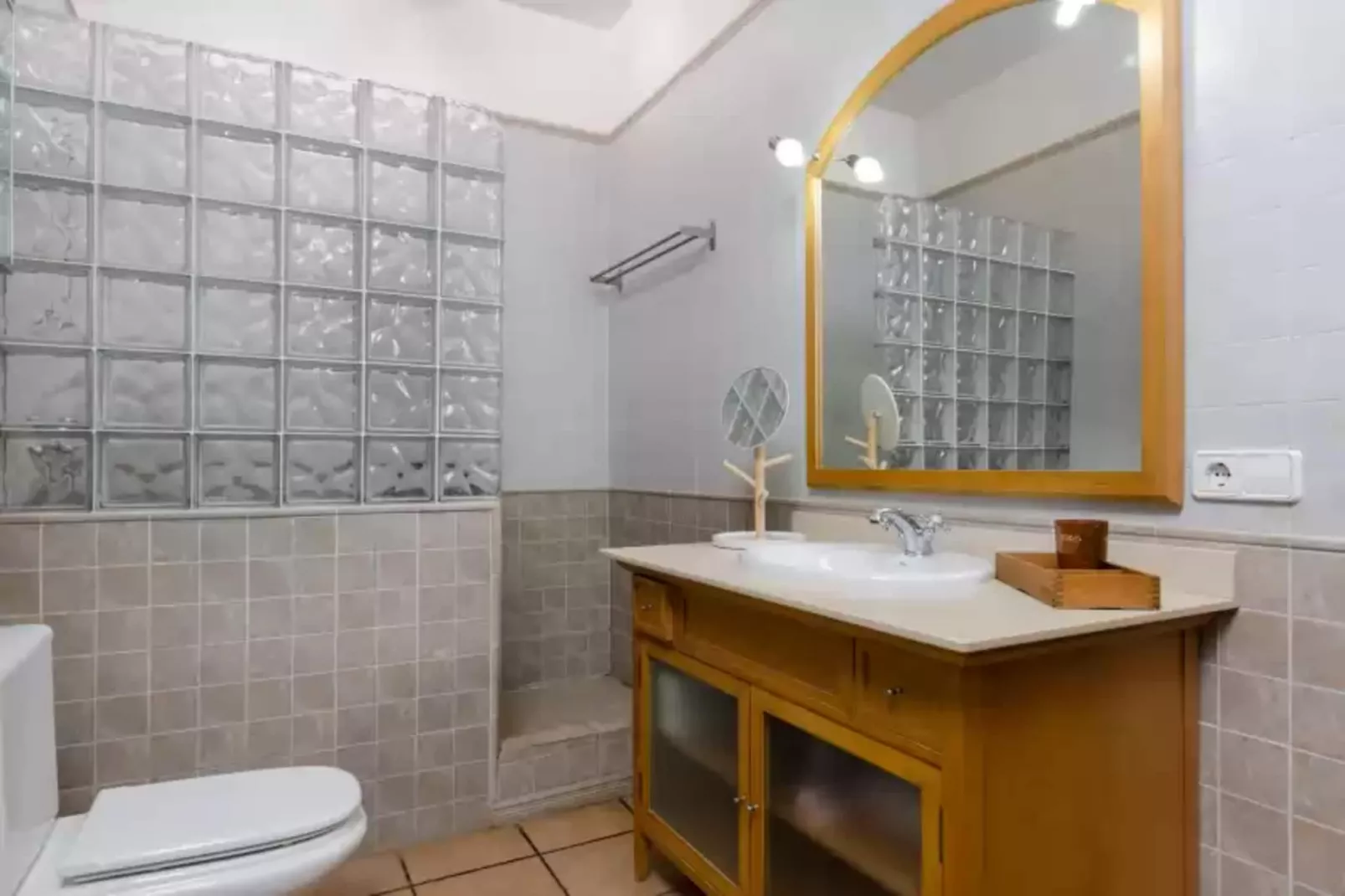 Na Poram-Bathroom