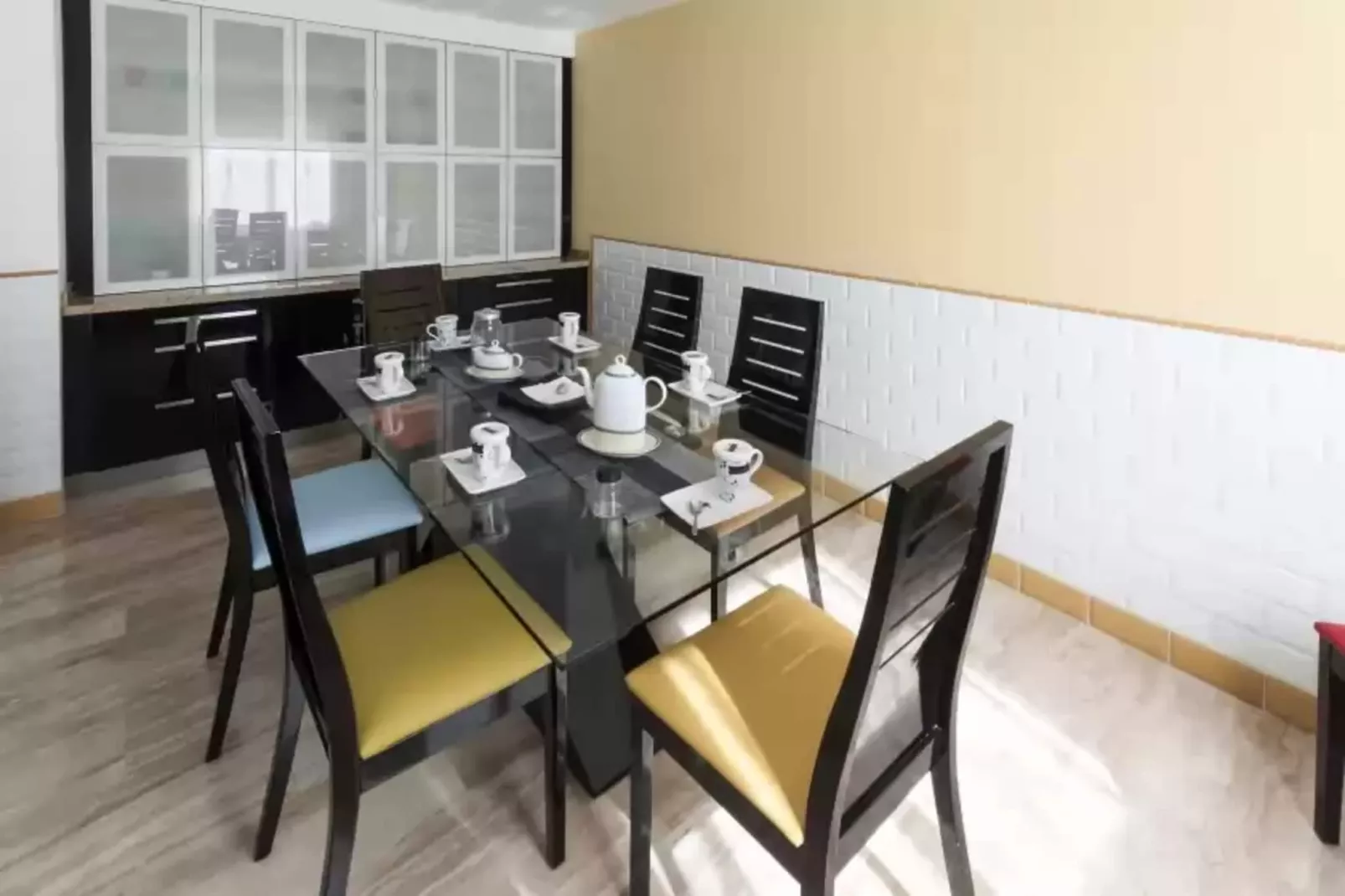Deseo-Dining room