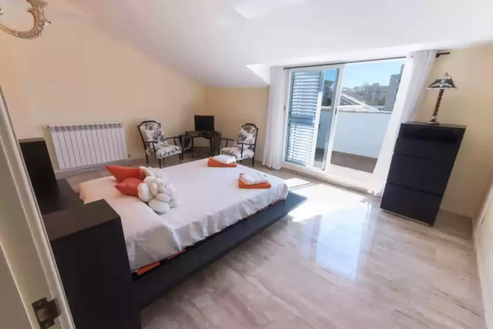 Deseo-Bedroom