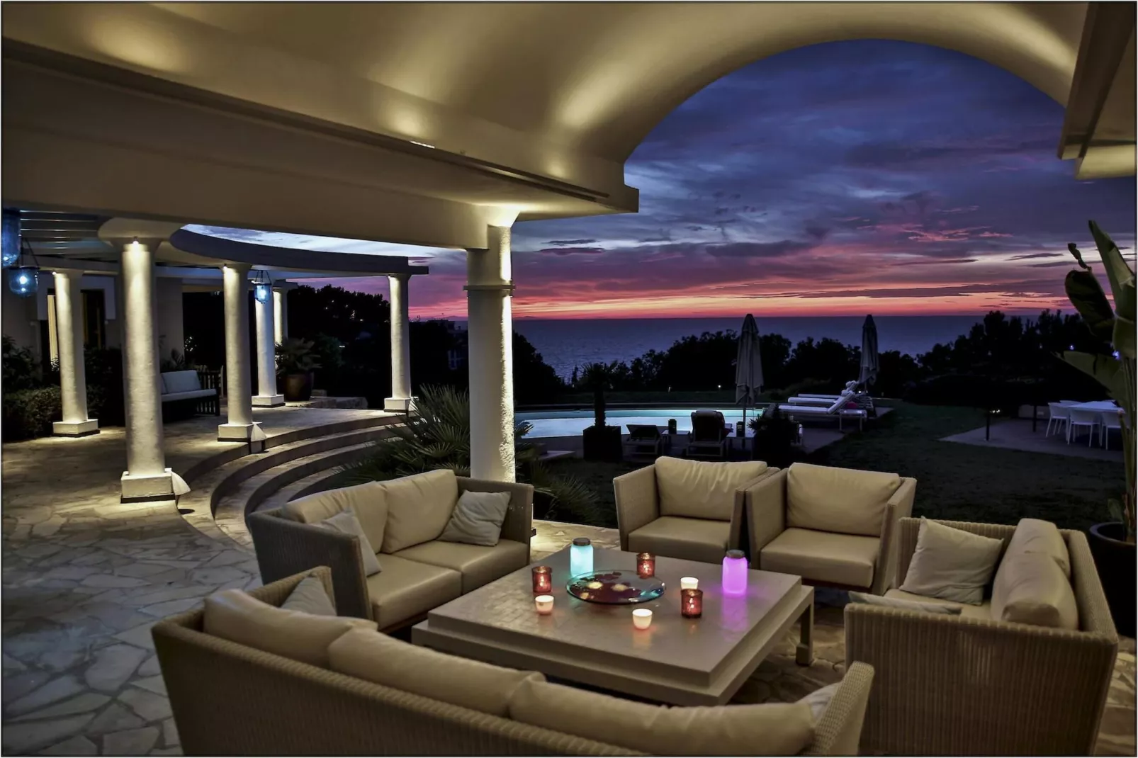 Can Icarus-Terrace balcony
