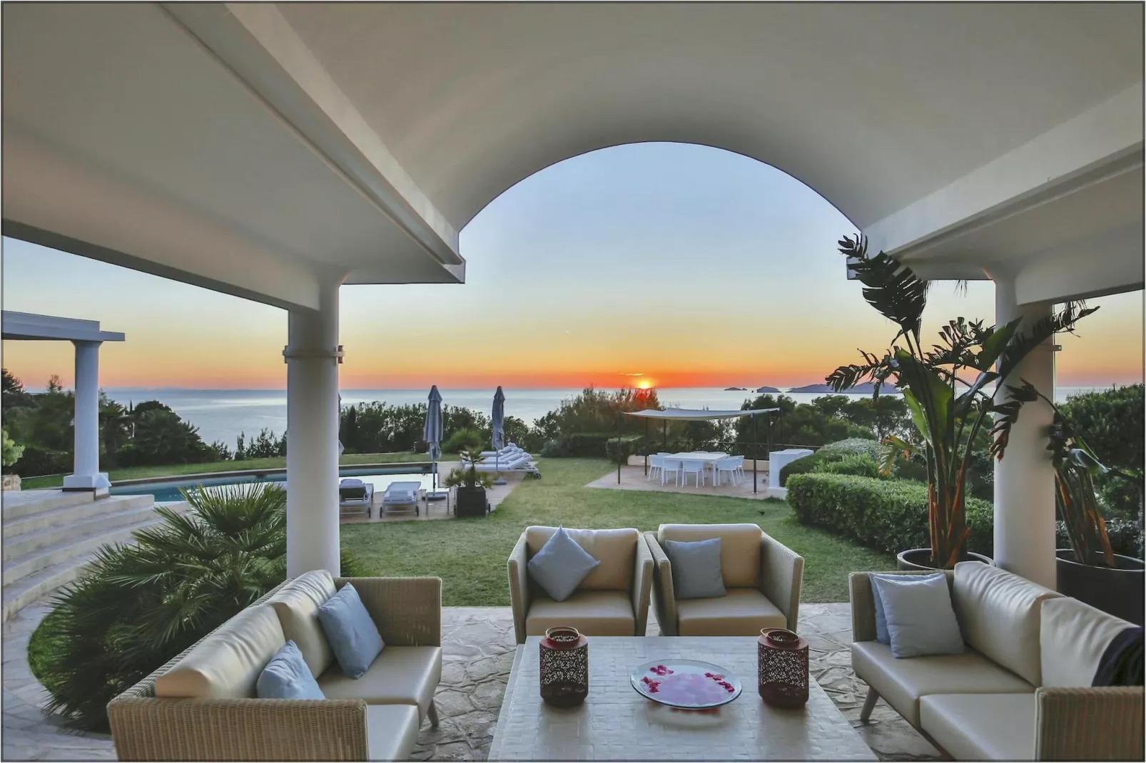 Can Icarus-Terrace balcony
