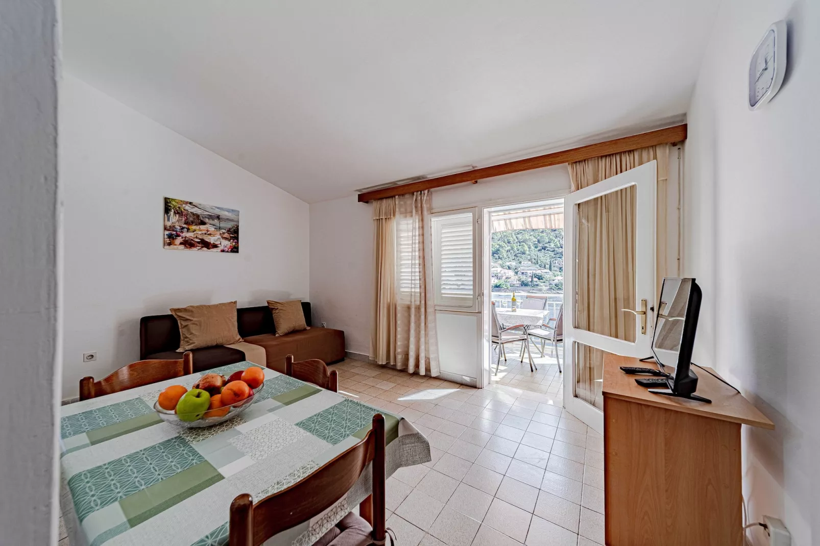 Apartments Kuzma - One-Bedroom Apartment with Balcony and Sea View-Living room