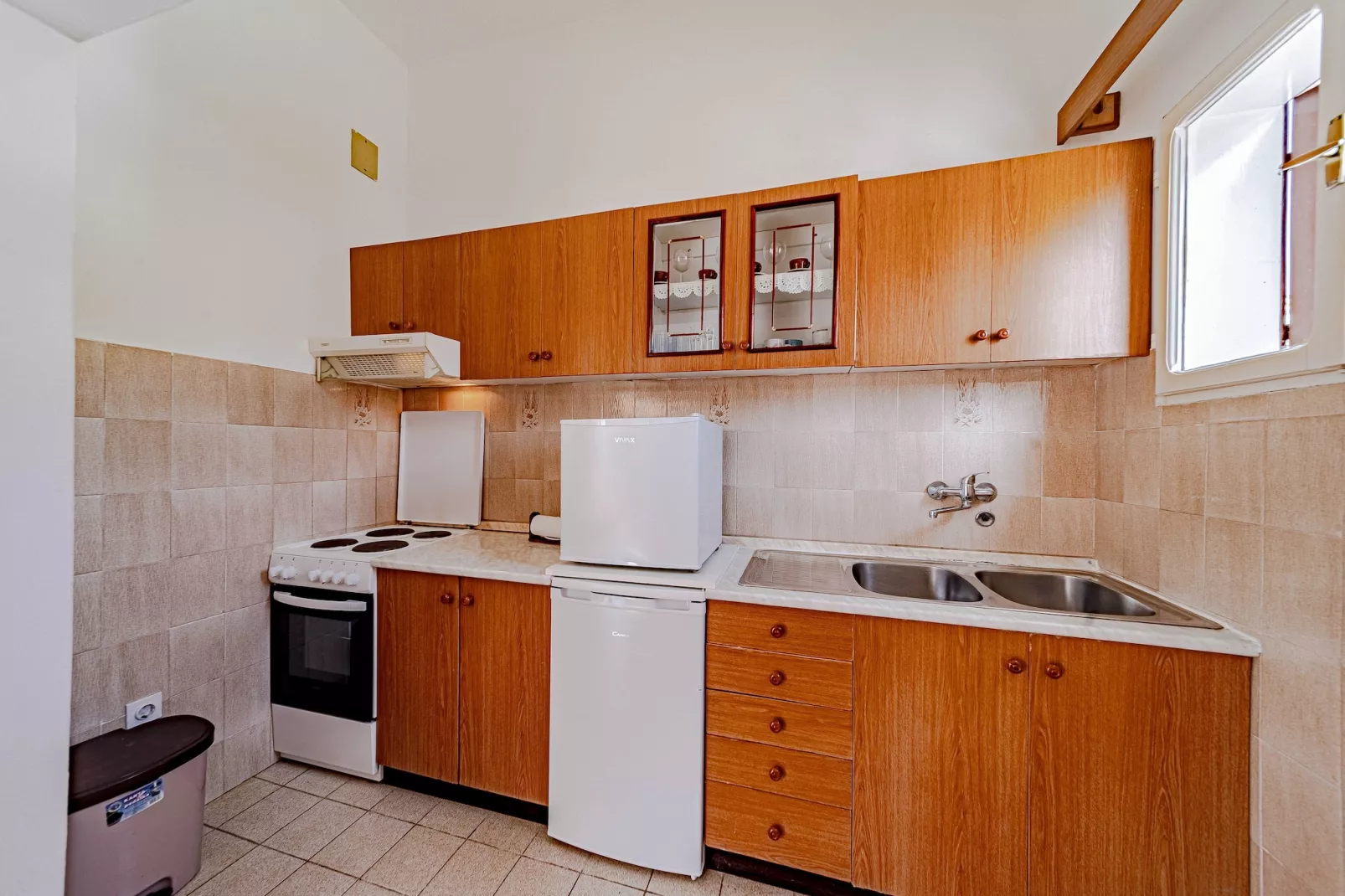 Apartments Kuzma - One-Bedroom Apartment with Balcony and Sea View-Kitchen