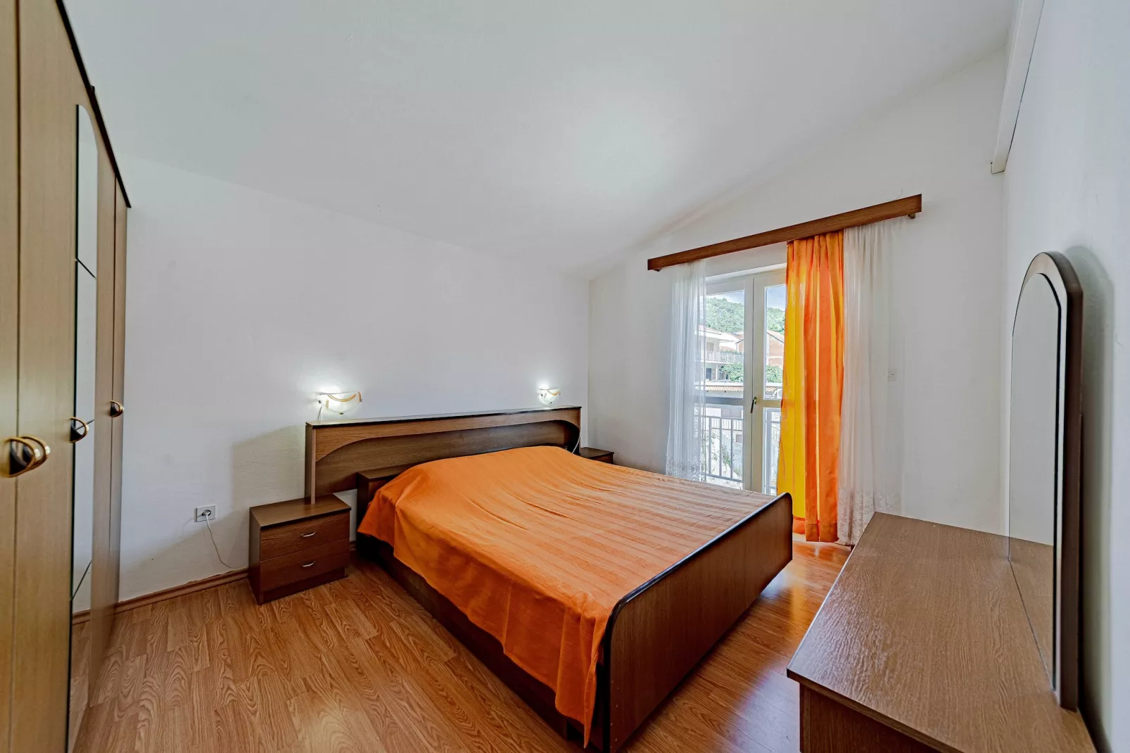 Apartments Kuzma - One-Bedroom Apartment with Balcony and Sea View-Bedroom