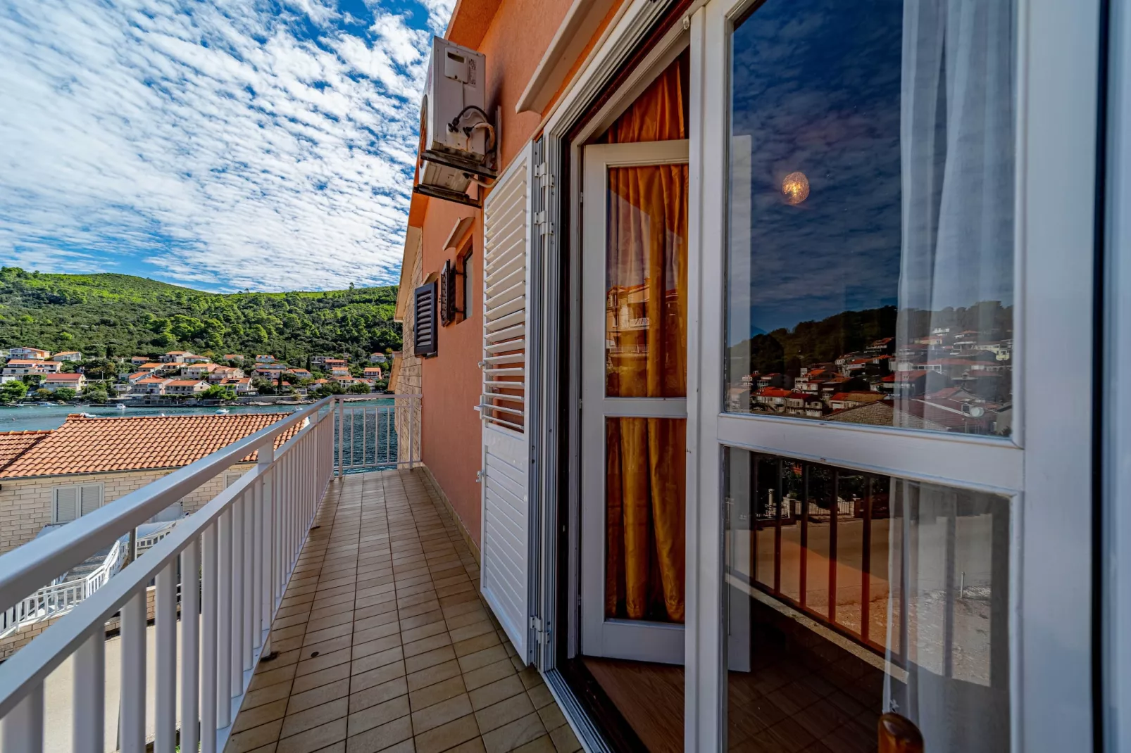 Apartments Kuzma - One-Bedroom Apartment with Balcony and Sea View-Terrace balcony