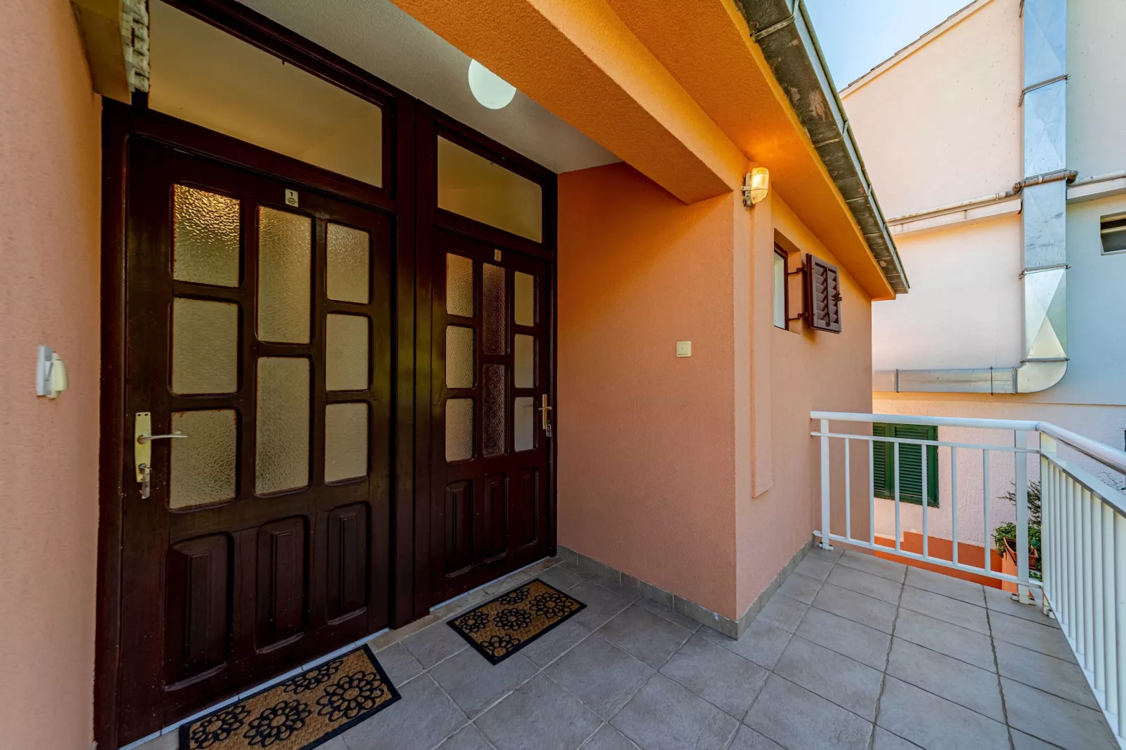 Apartments Kuzma - One-Bedroom Apartment with Balcony and Sea View-Outdoor
