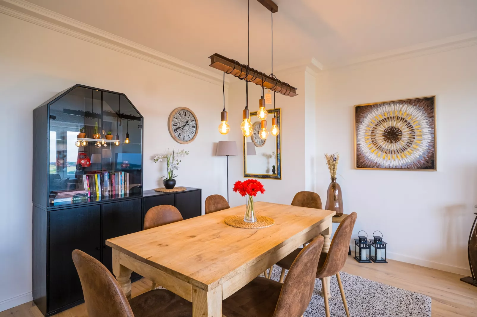 Majestic 0505-Dining room