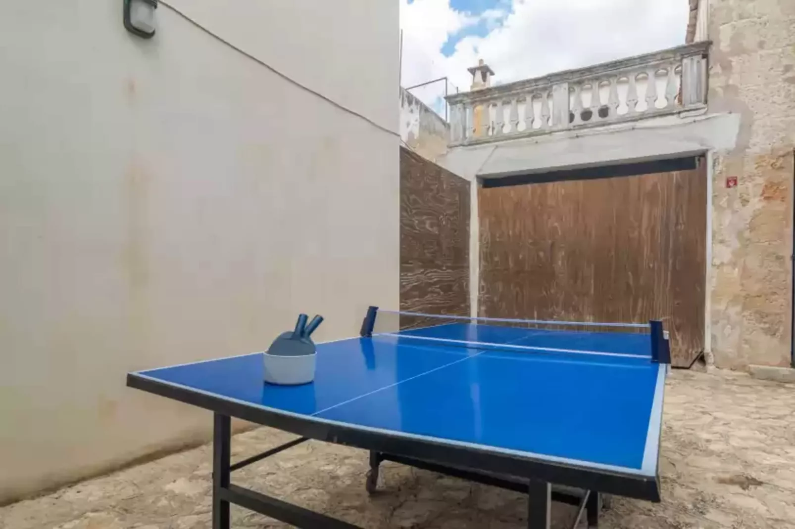 Can Bombarda-Facilities
