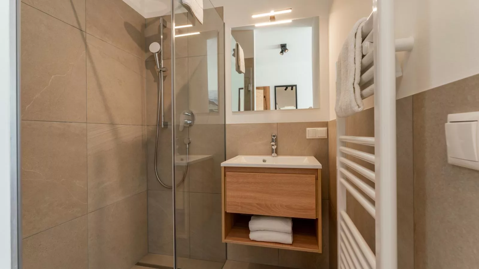 Grebenzen Lodge 51B-Bathroom