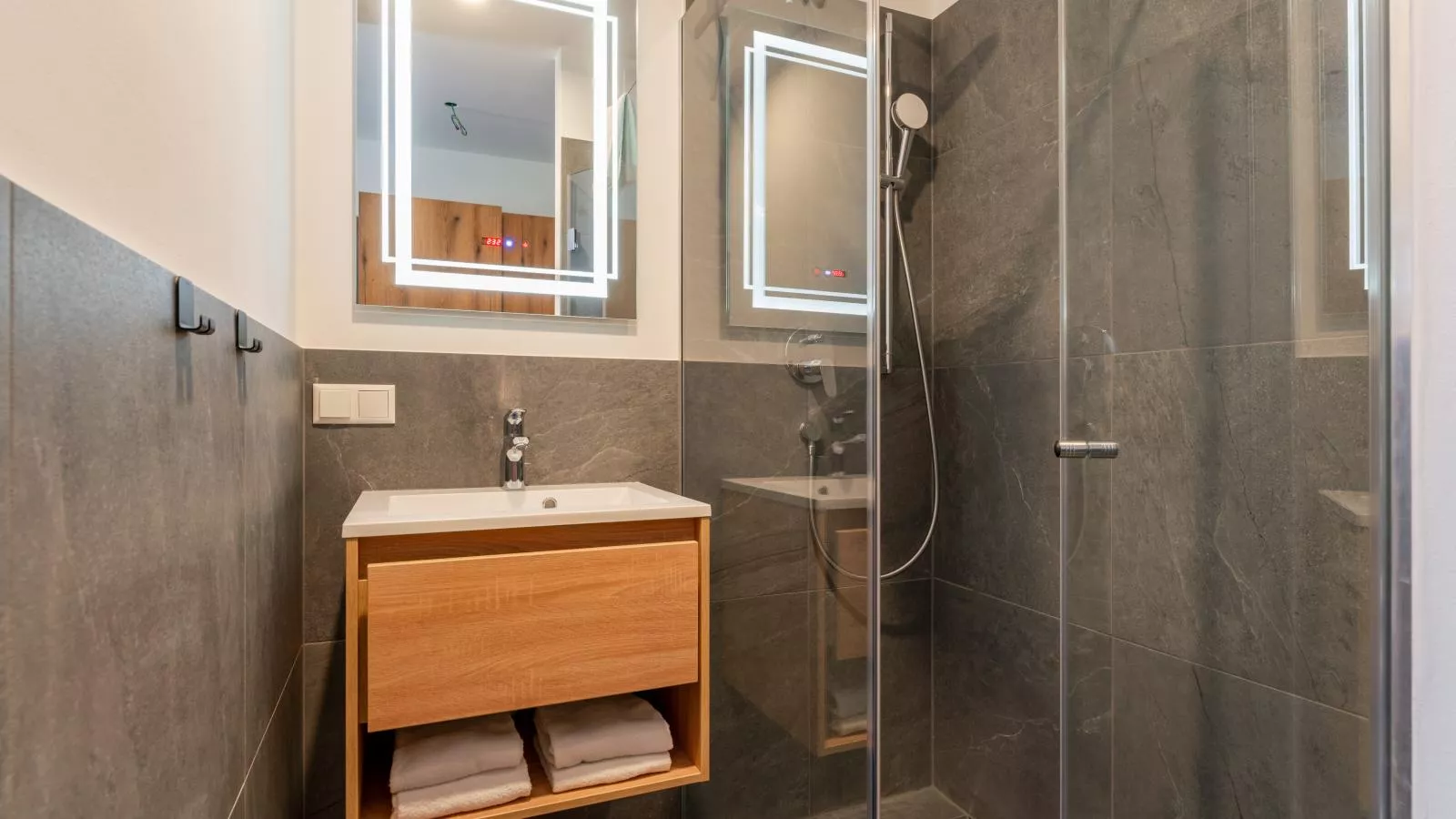 Grebenzen Lodge 53-Bathroom