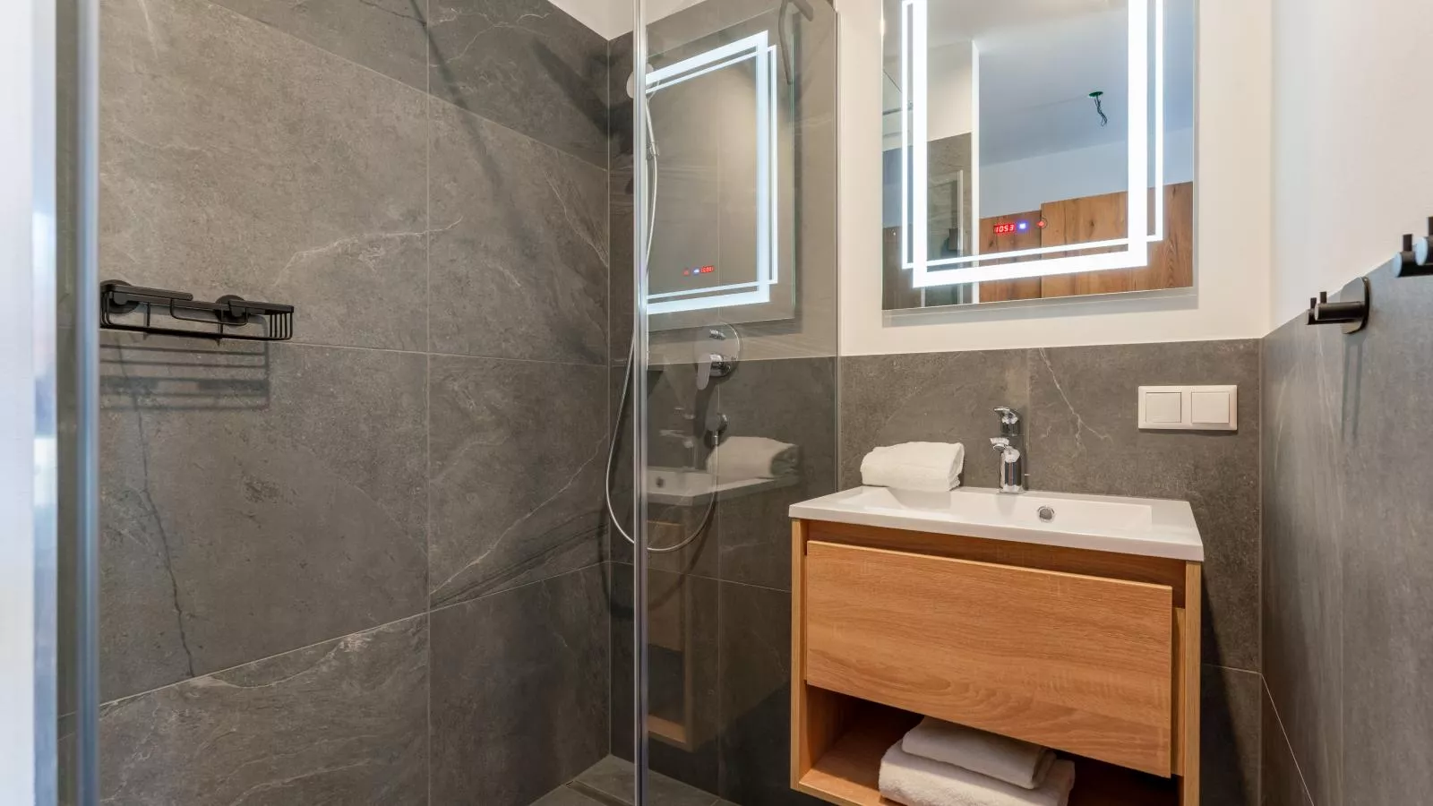 Grebenzen Lodge 53-Bathroom