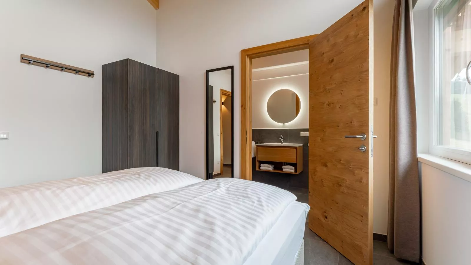 Grebenzen Lodge Starnberg 60B-Bedroom