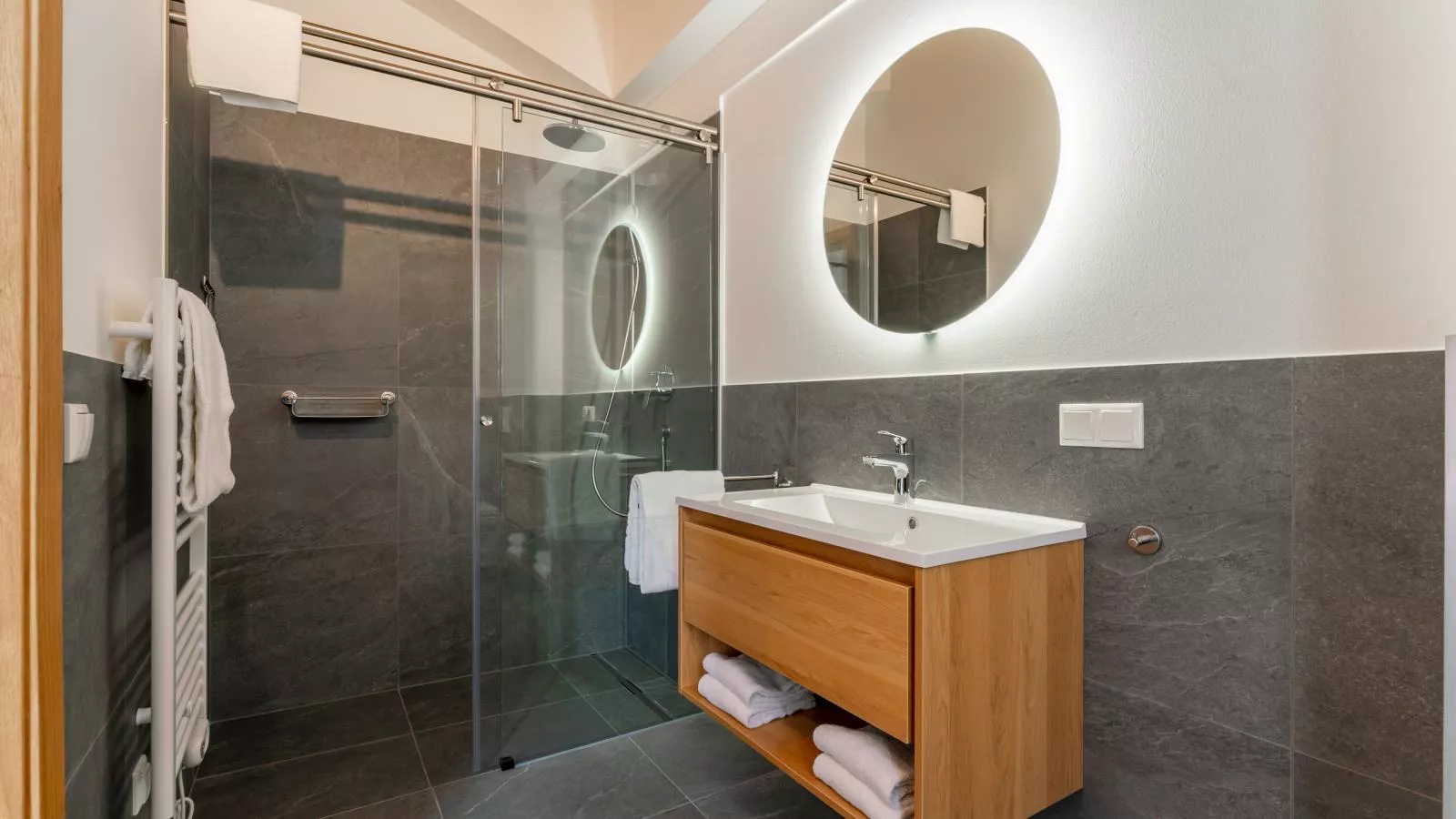 Grebenzen Lodge Starnberg 60B-Bathroom